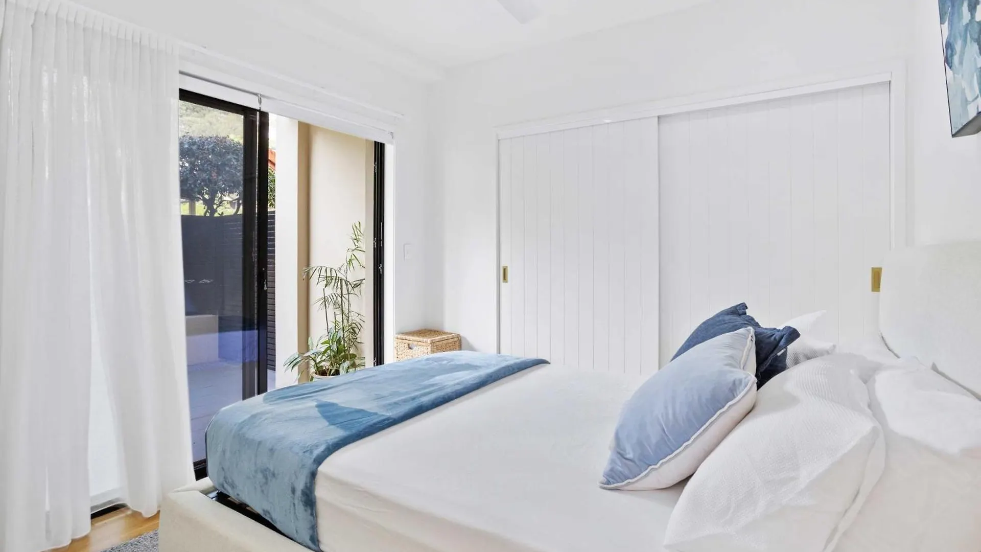 Private Burleigh Retreat, Short Walk To