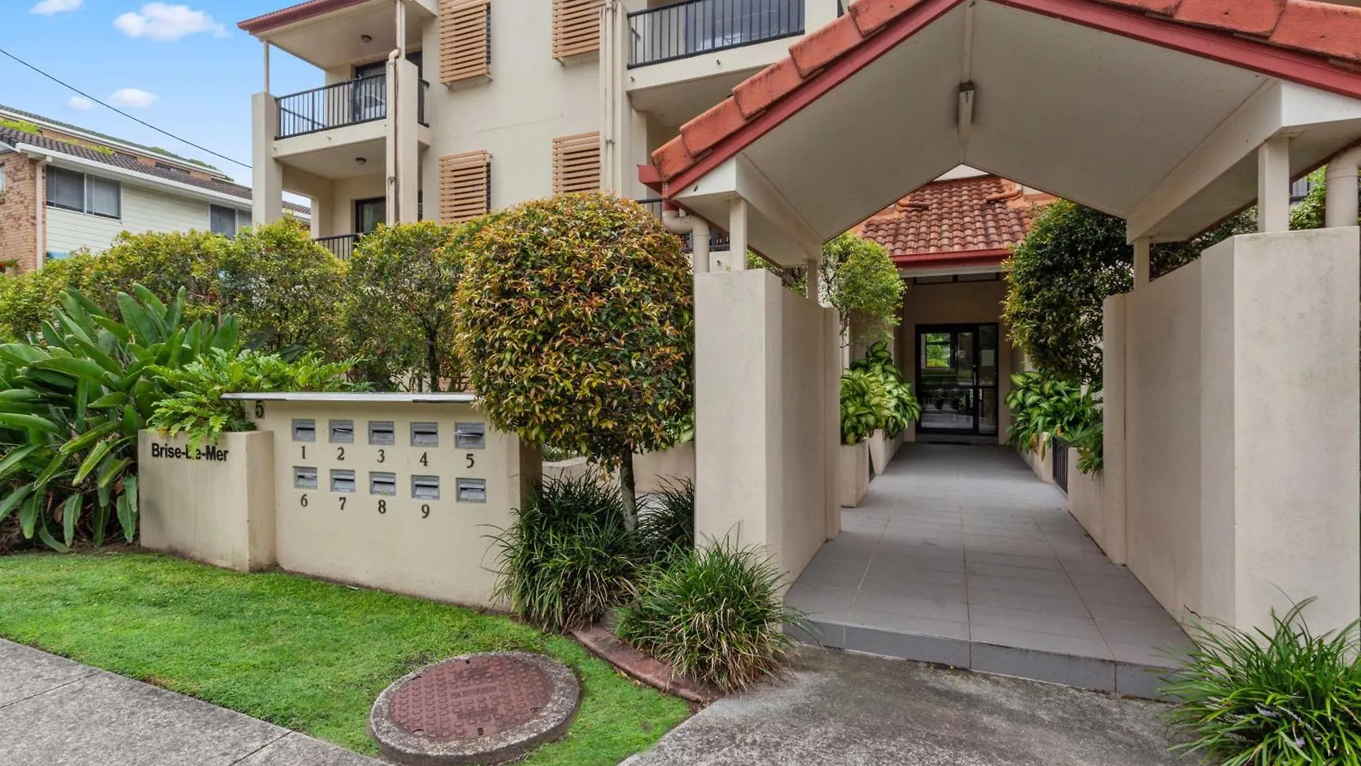 Private Burleigh Retreat, Short Walk To Apartment