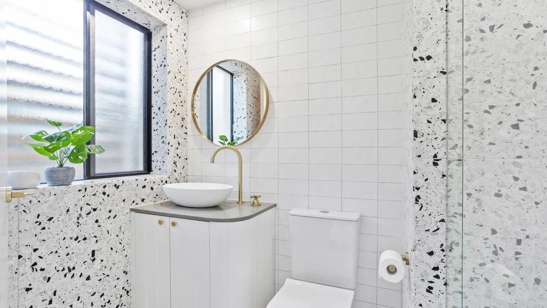 Private Burleigh Retreat, Short Walk To Gold Coast