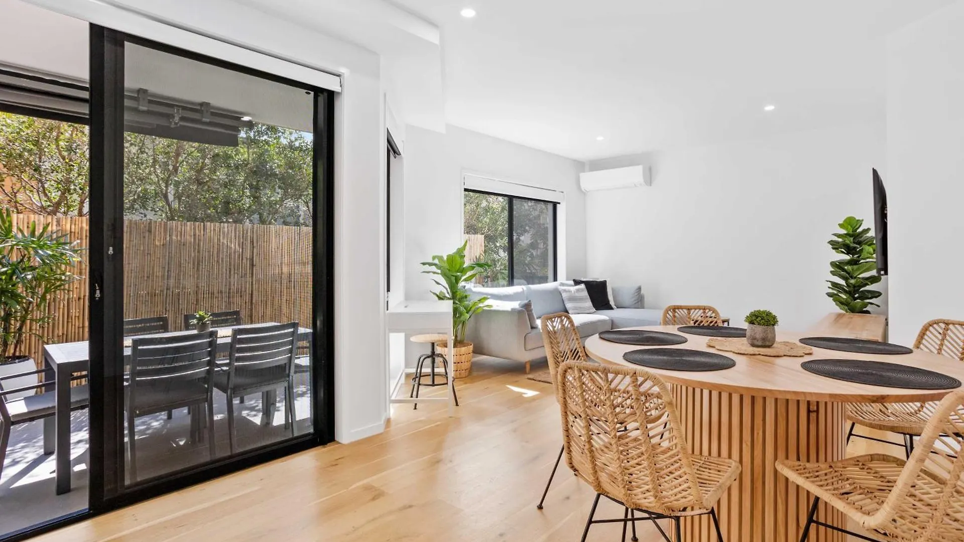 Apartment Private Burleigh Retreat, Short Walk To *