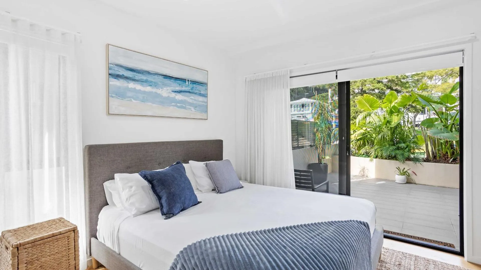 Private Burleigh Retreat, Short Walk To *