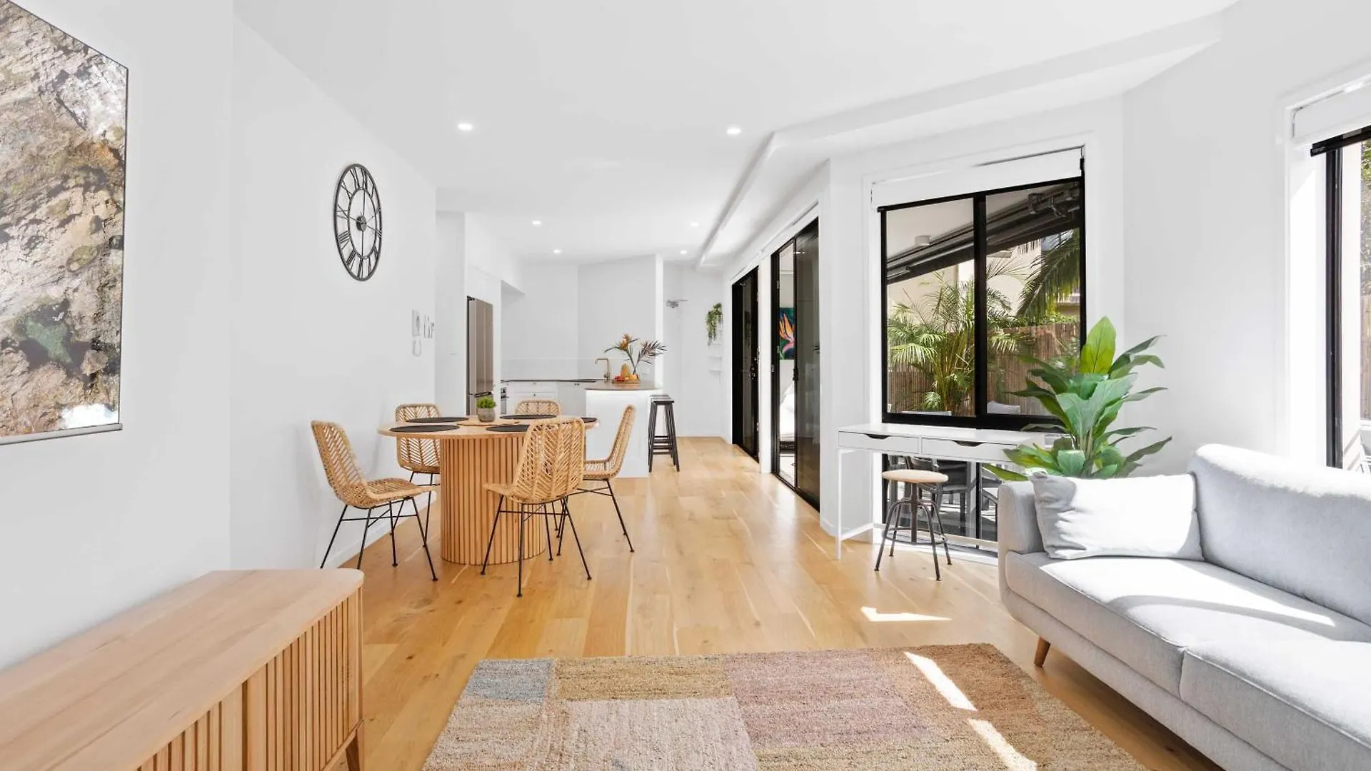 Private Burleigh Retreat, Short Walk To