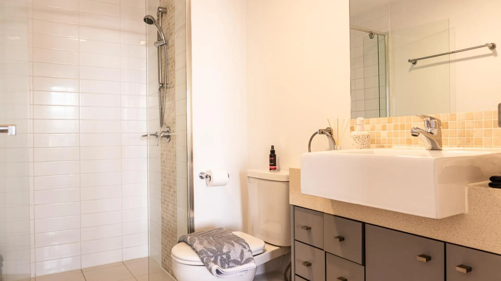 Apartment Pavilion Palm Beach, Vibrant Cafs & Dining *