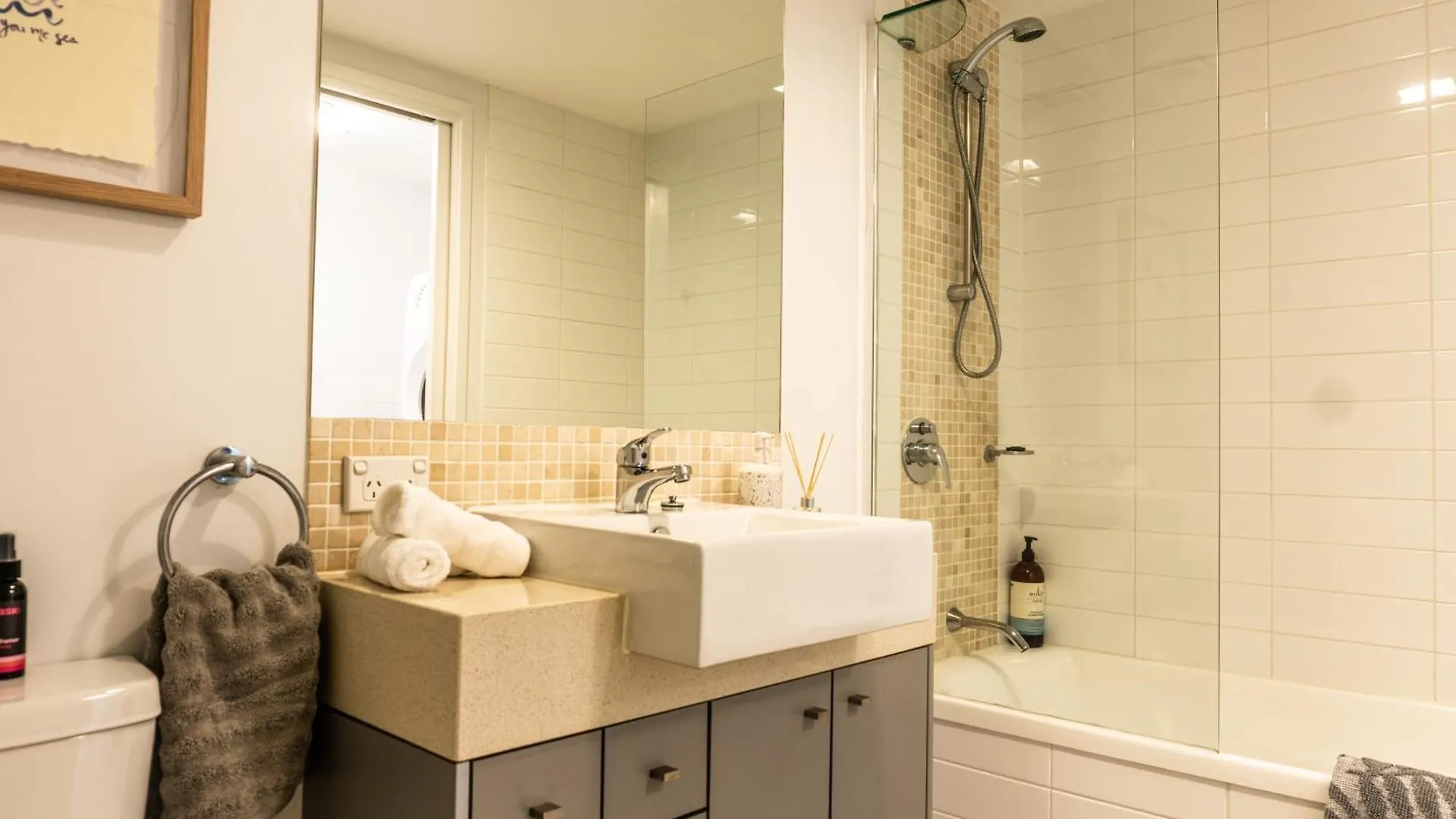 Pavilion Palm Beach, Vibrant Cafs & Dining Apartment *