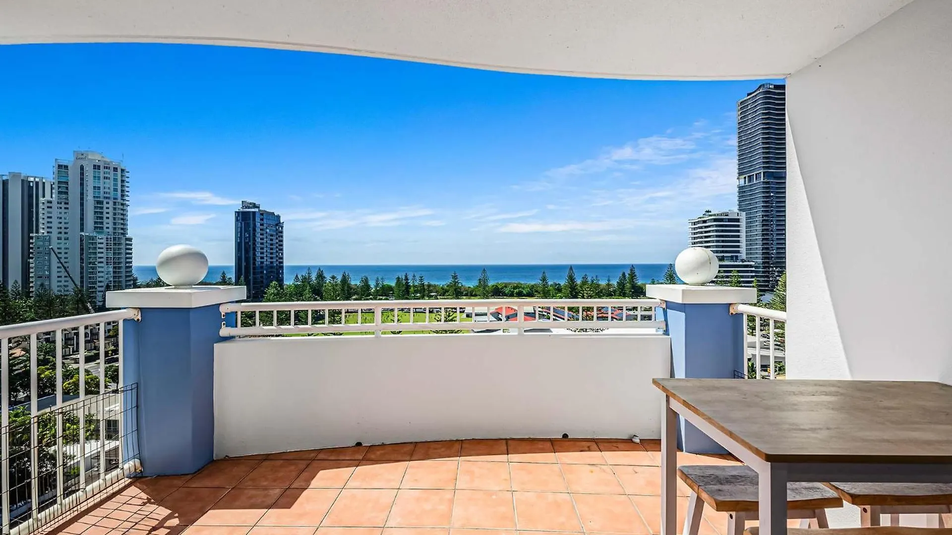 Oceanview In Complex Lägenhet