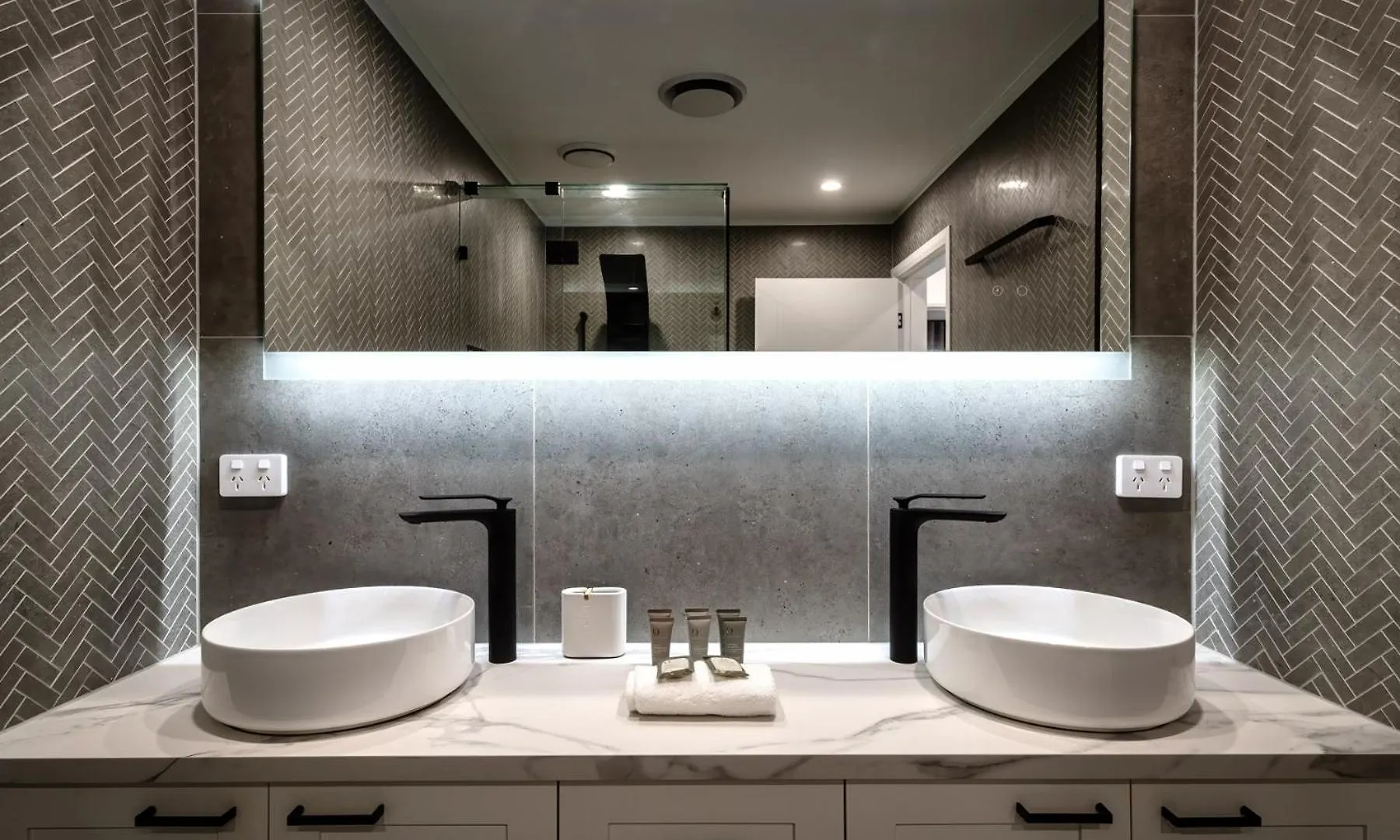 Daire Armrick Beachside Broadbeach