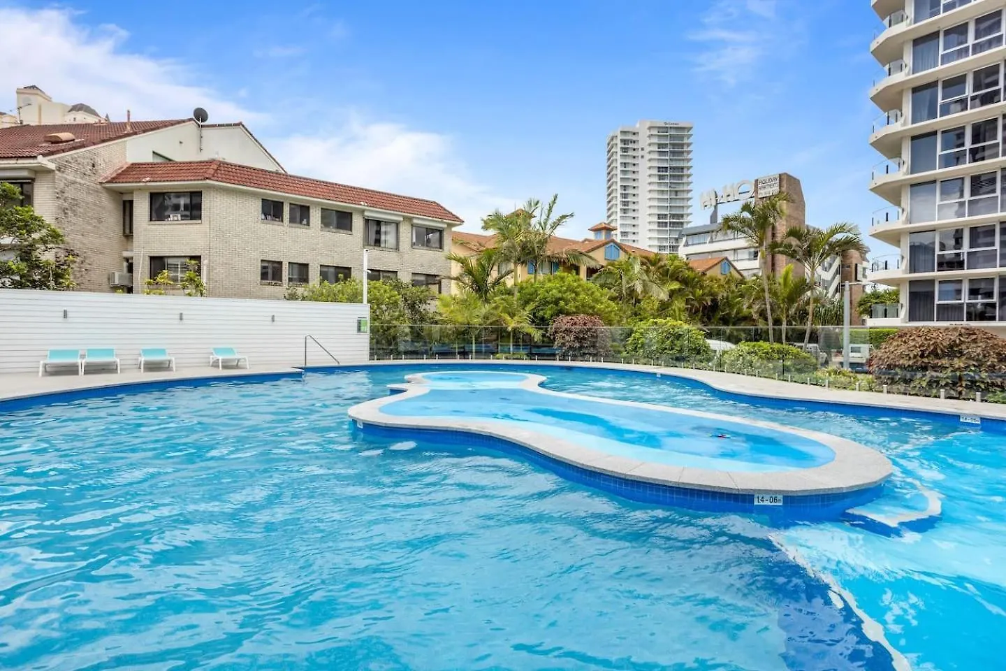 Ocean's 14th - Beachfront Resort-style Living 골드코스트