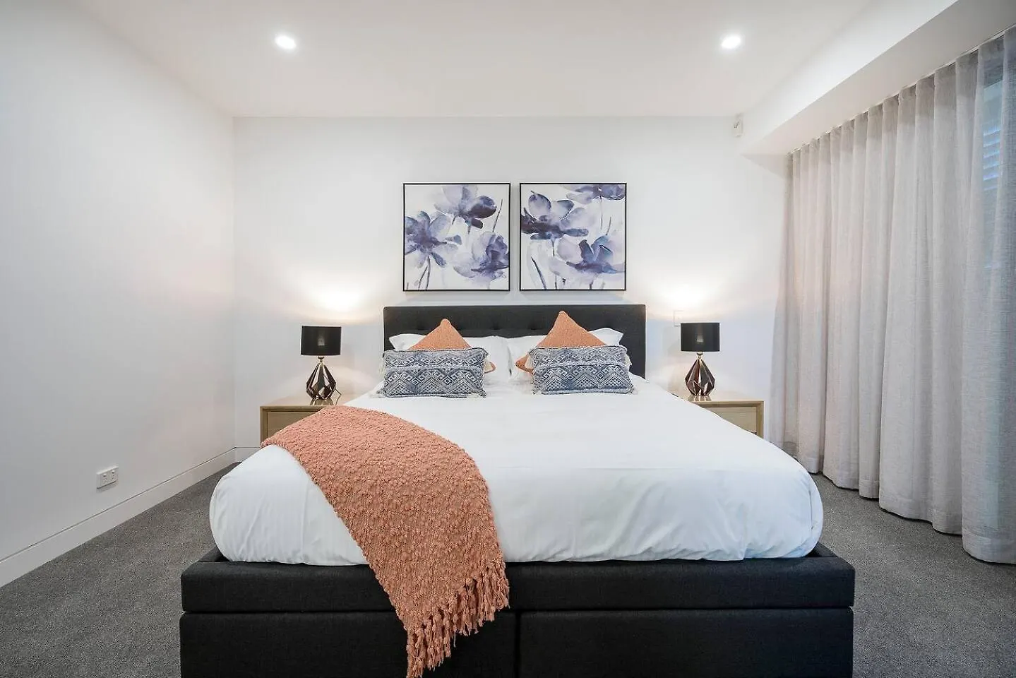 'dee-ell Place' A Beachside Entertainer's Dream