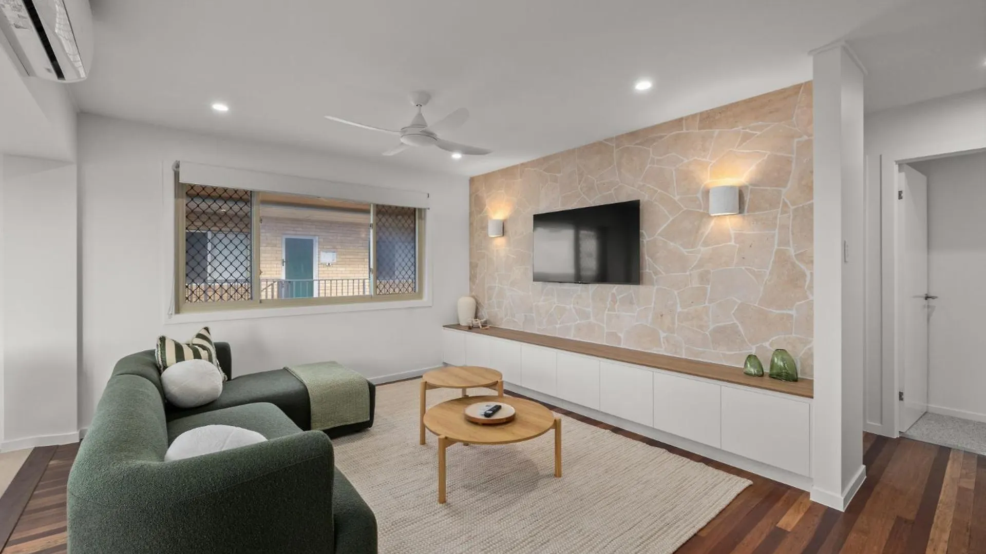 Sophisticated 2-bed Steps Away From Bilinga * Gold Coast