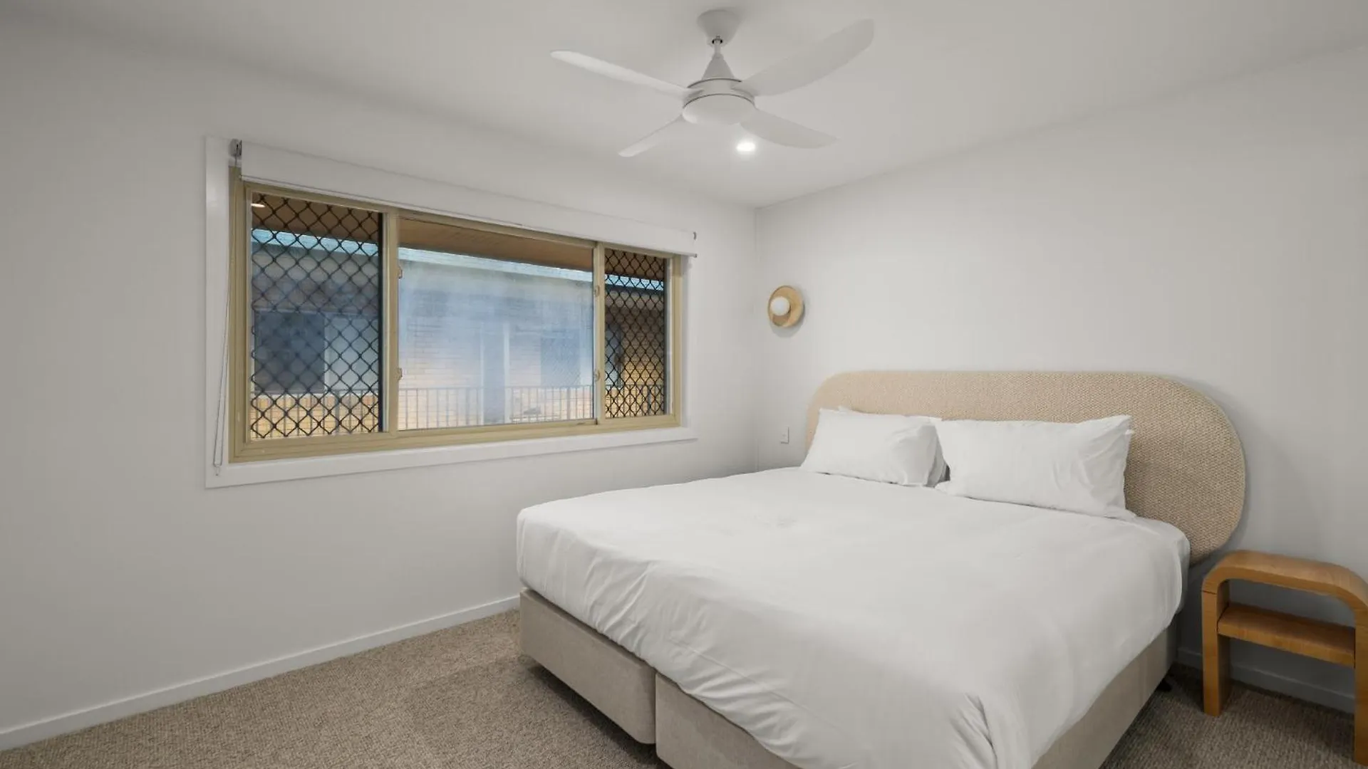 Apartment Sophisticated 2-bed Steps Away From Bilinga