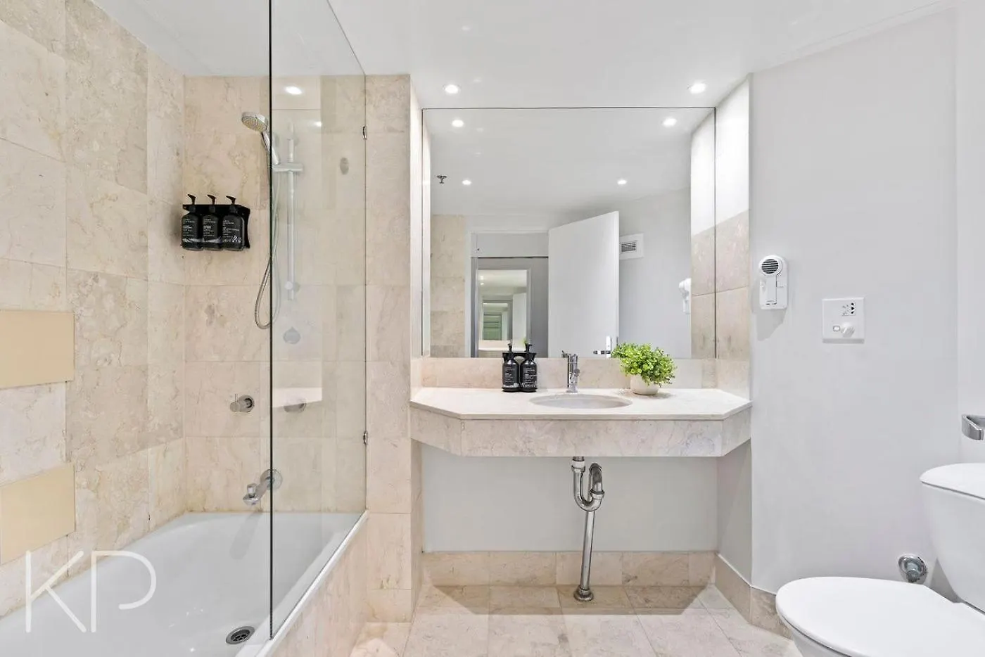 On 22 View Avenue, Surfers Paradise * Gold Coast