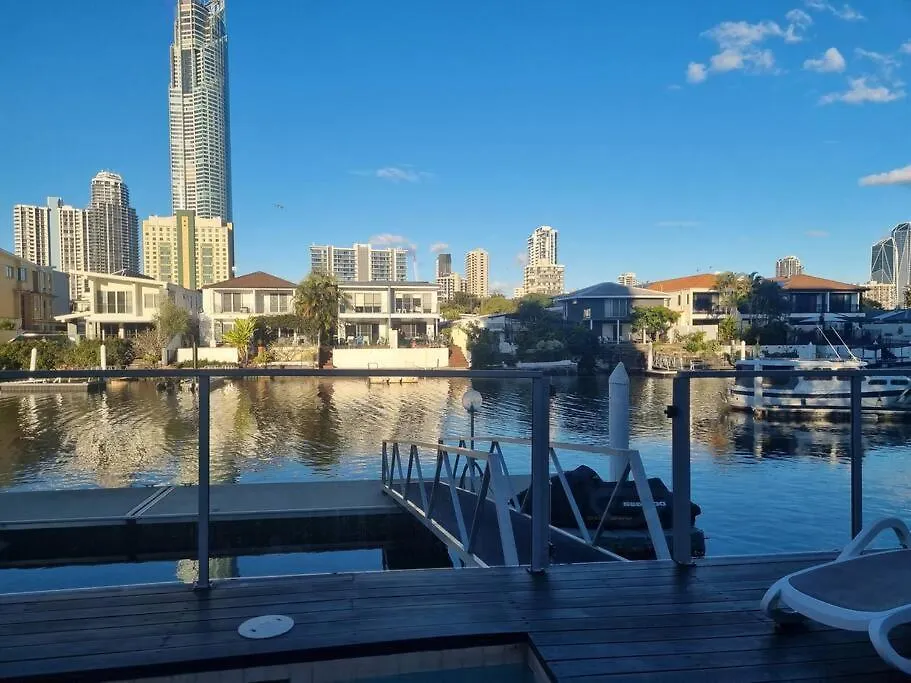 Holiday home Surfers Paradise Penthouse & Rooftop Plunge Pool *