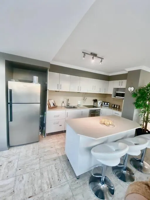 Surfers Paradise Penthouse & Rooftop Plunge Pool Holiday home Gold Coast