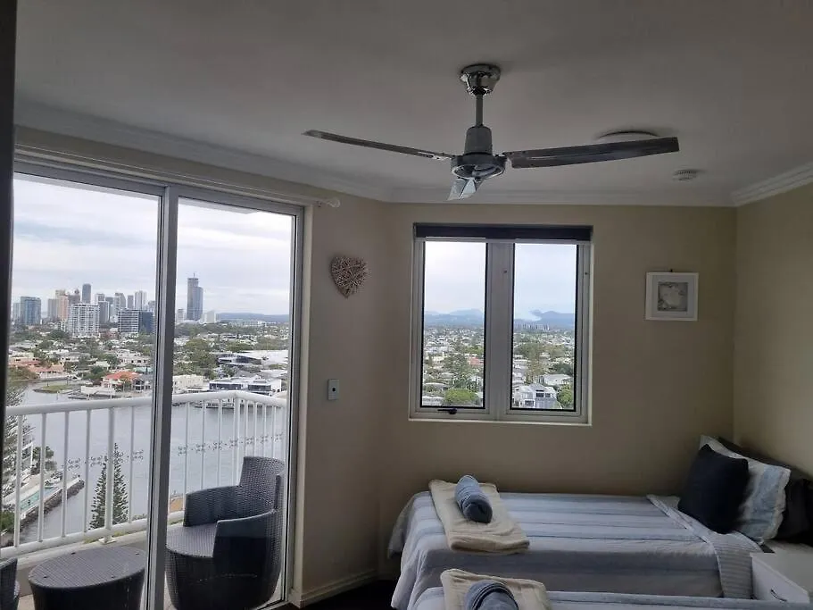 Holiday home Surfers Paradise Penthouse & Rooftop Plunge Pool *