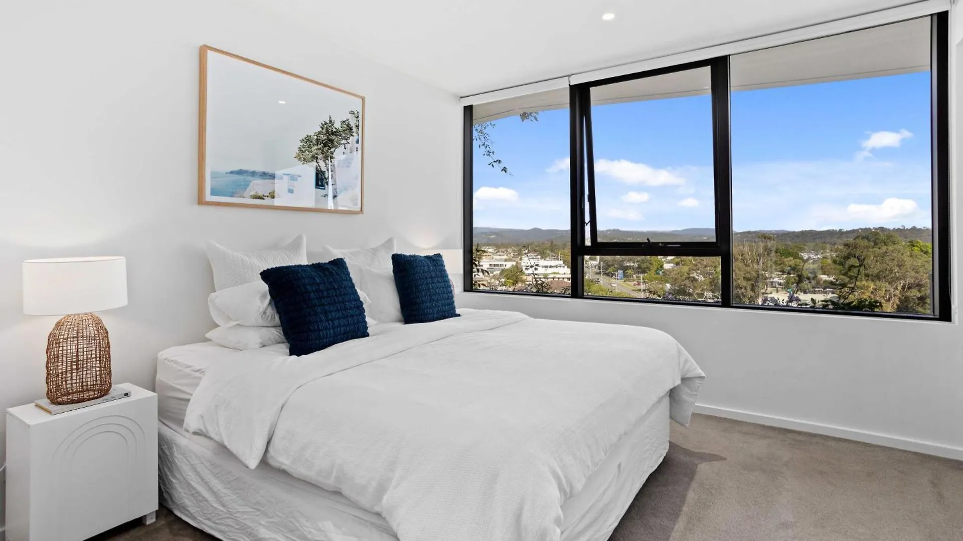 Palm Luxury With Hinterland Views *