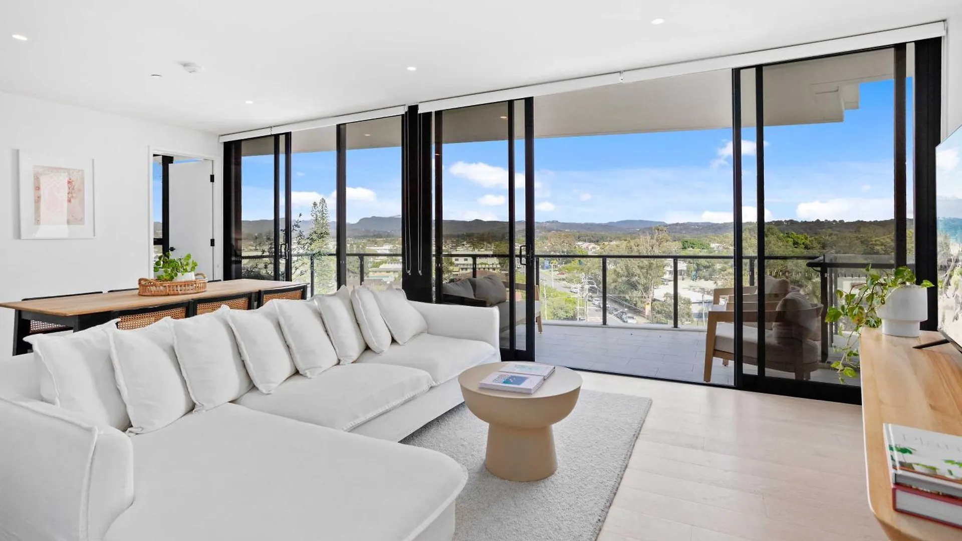 Palm Luxury With Hinterland Views Gold Coast