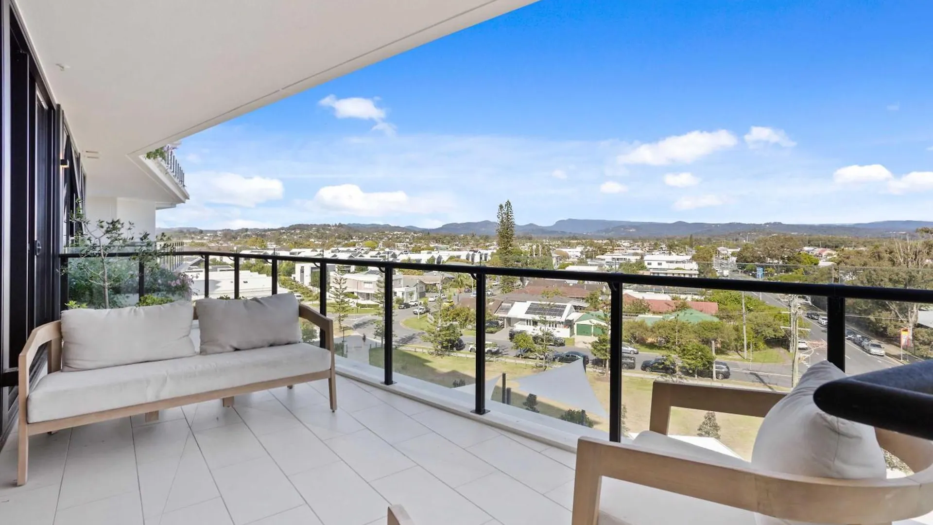 Palm Luxury With Hinterland Views *