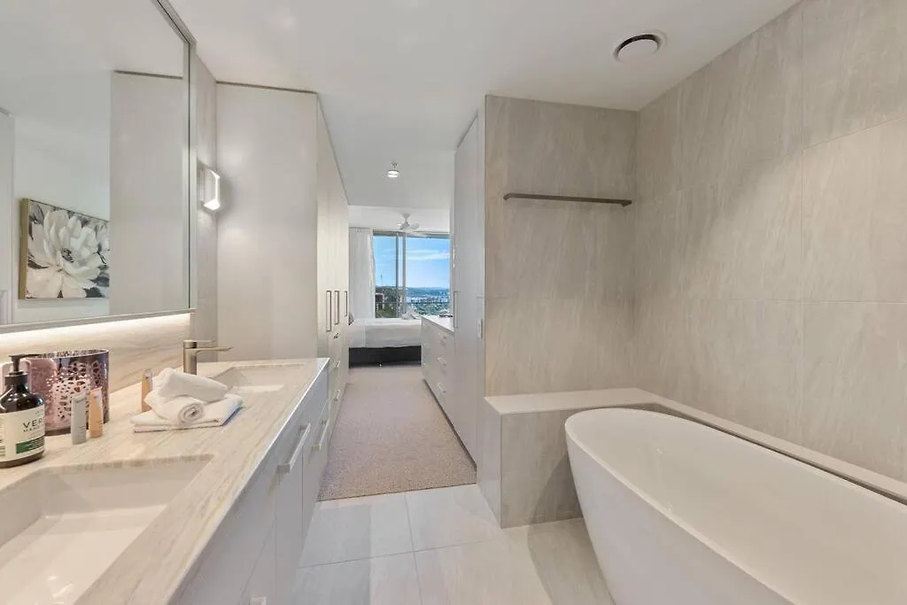 Luxurious 2br 2ba Oceanfront Kirra * Gold Coast