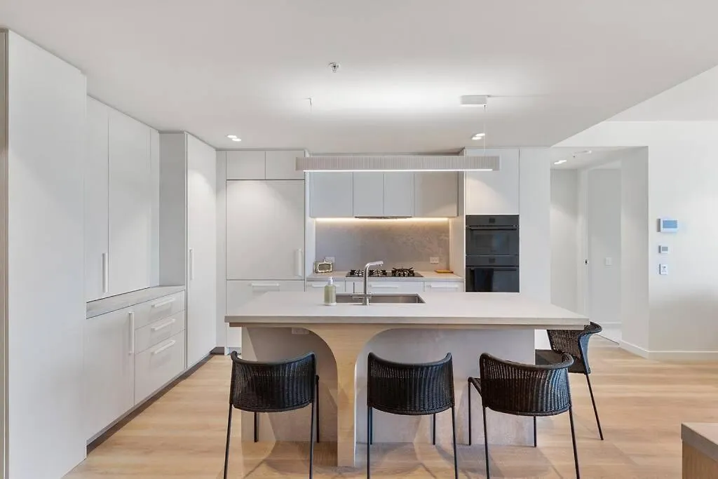 Luxurious 2br 2ba Oceanfront Kirra Apartment Gold Coast