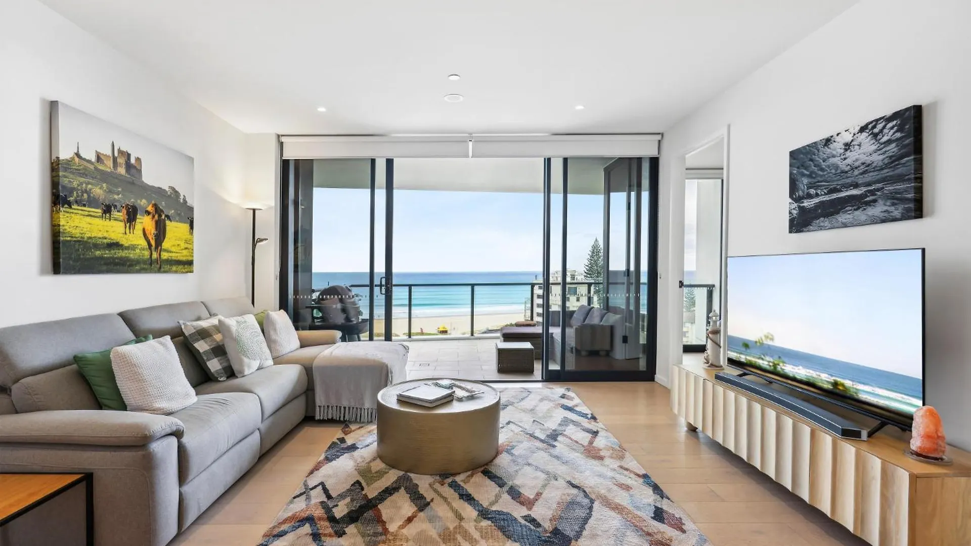 Glorious Ocean Views 2-bed Pool & Amenities * גולד קוסט