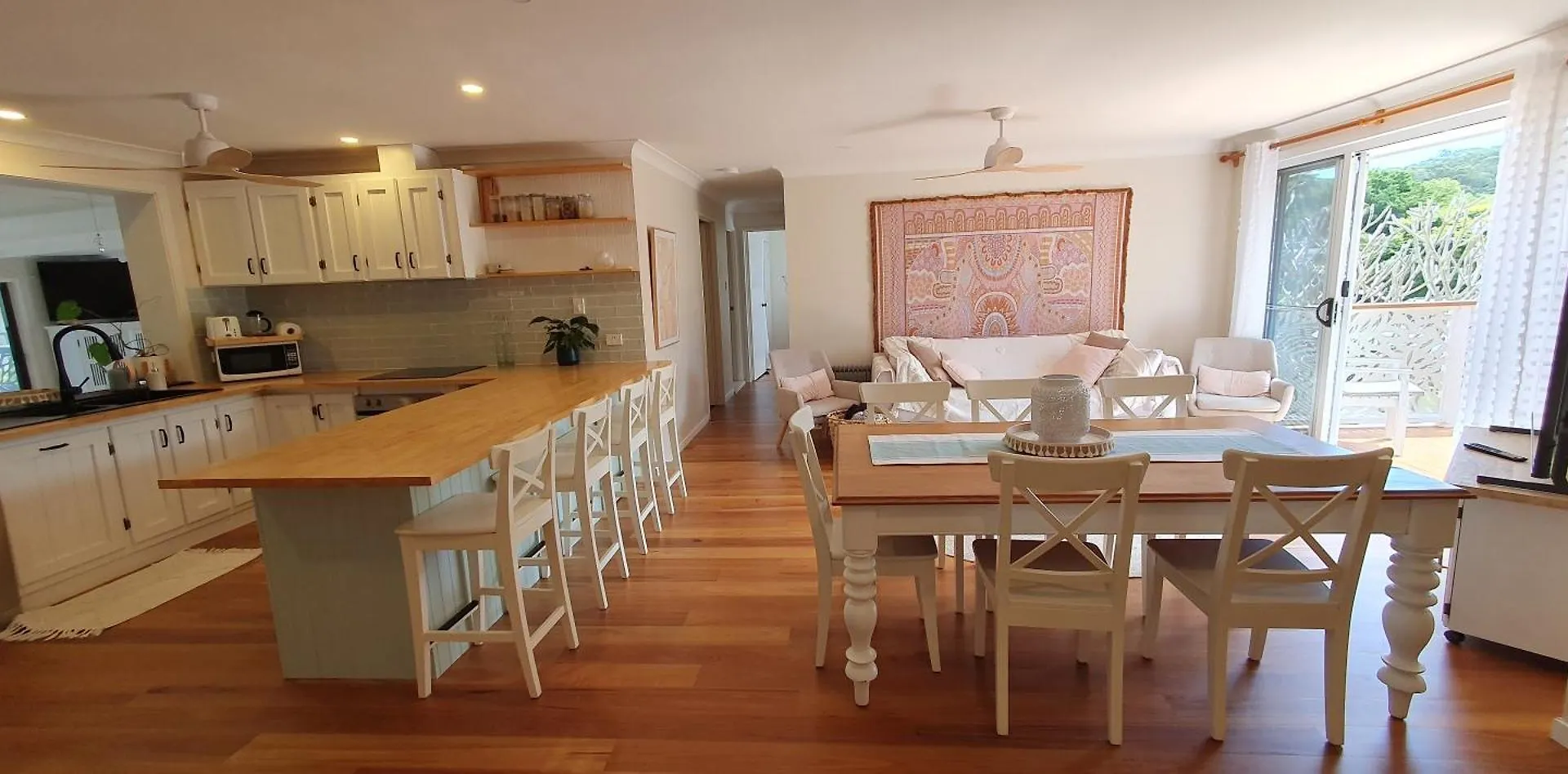 Family Retreat, 1 And Half Kms, Shops, Full Apartment *