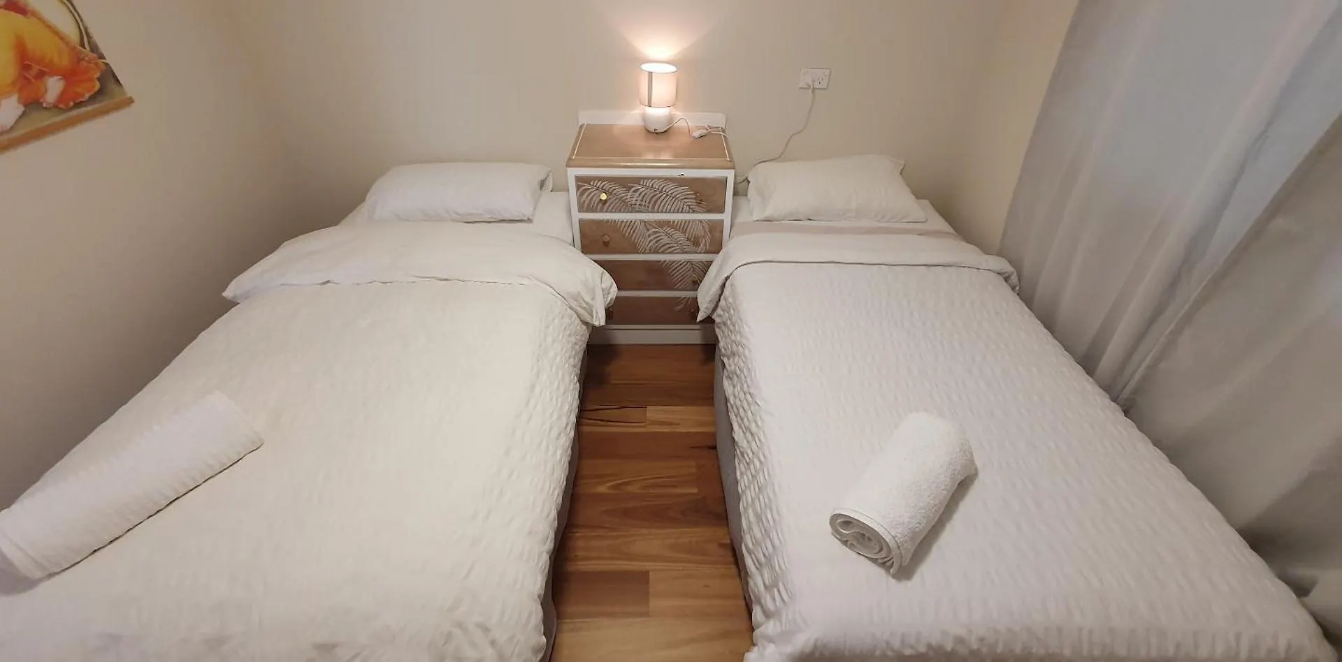 Family Retreat, 1 And Half Kms, Shops, Full *