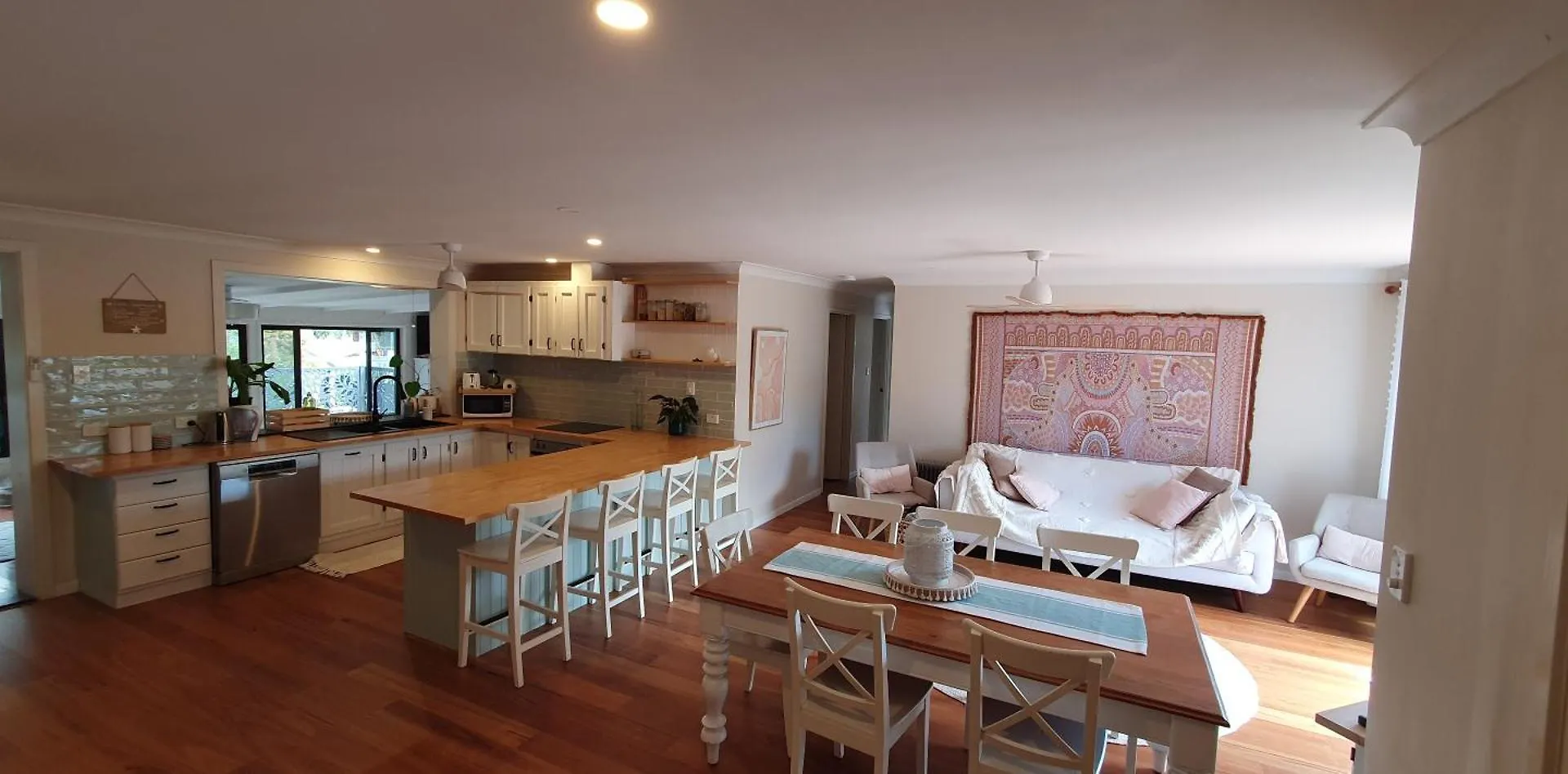 Family Retreat, 1 And Half Kms, Shops, Full Apartment *