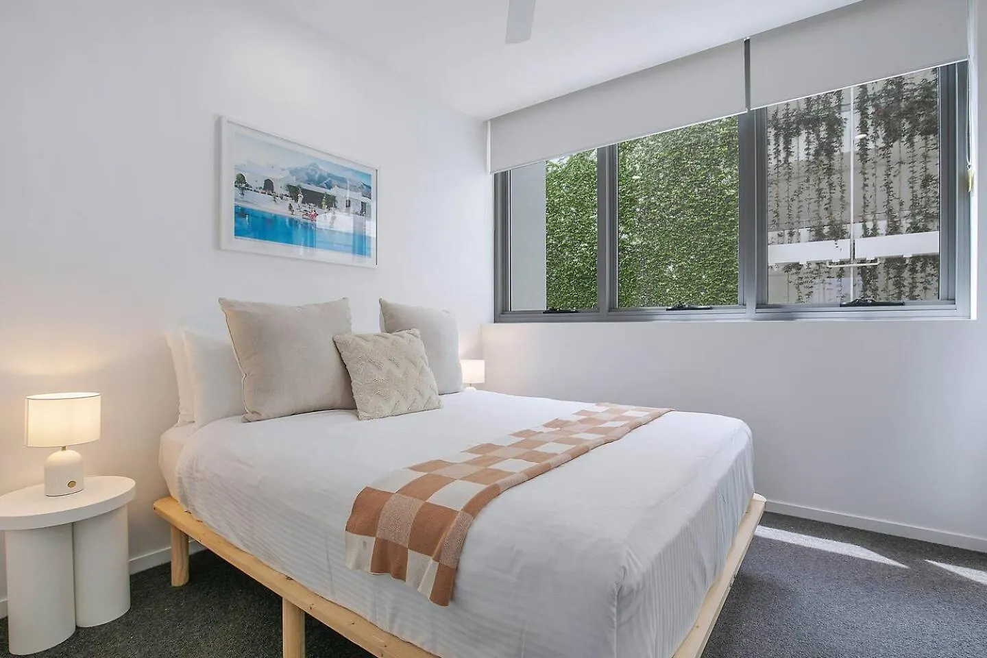 Apartament Starlit Palms Chic Poolside Haven By The