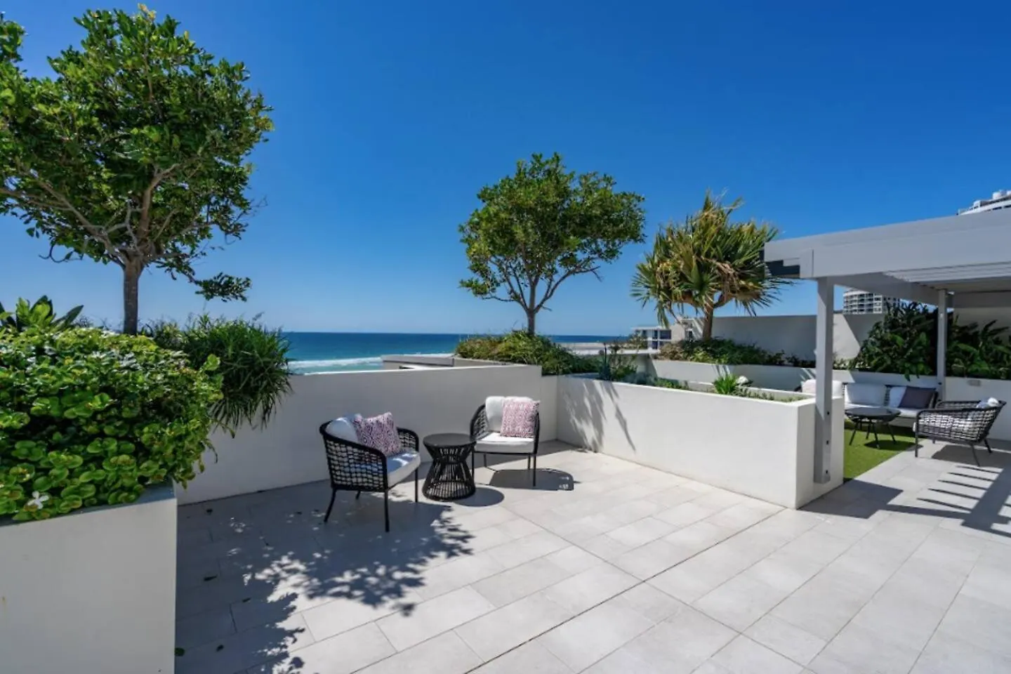 Starlit Palms Chic Poolside Haven By The * Gold Coast