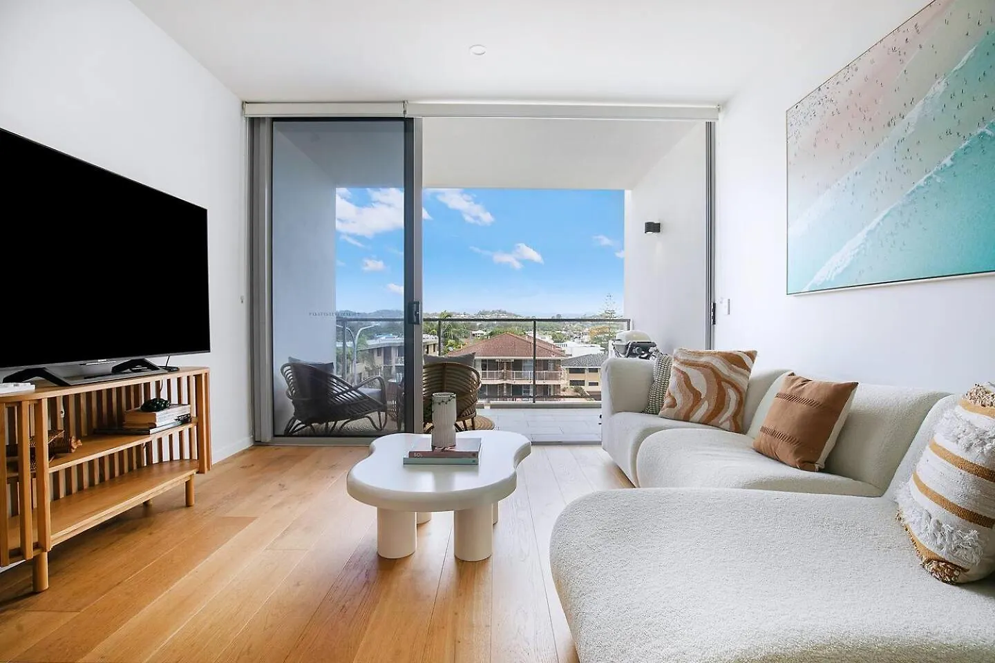 Apartament Starlit Palms Chic Poolside Haven By The *