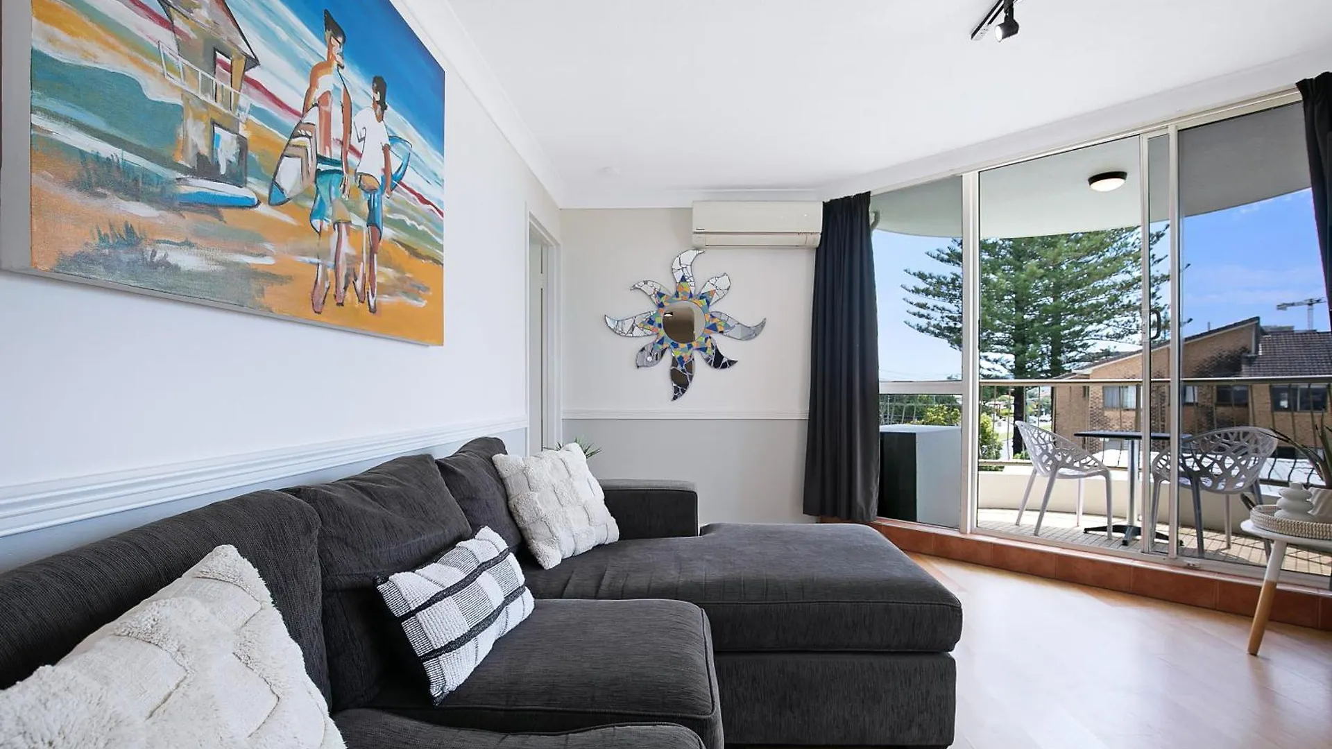 Apartment Seascape Sanctuary - Palm Resort-style Bliss *
