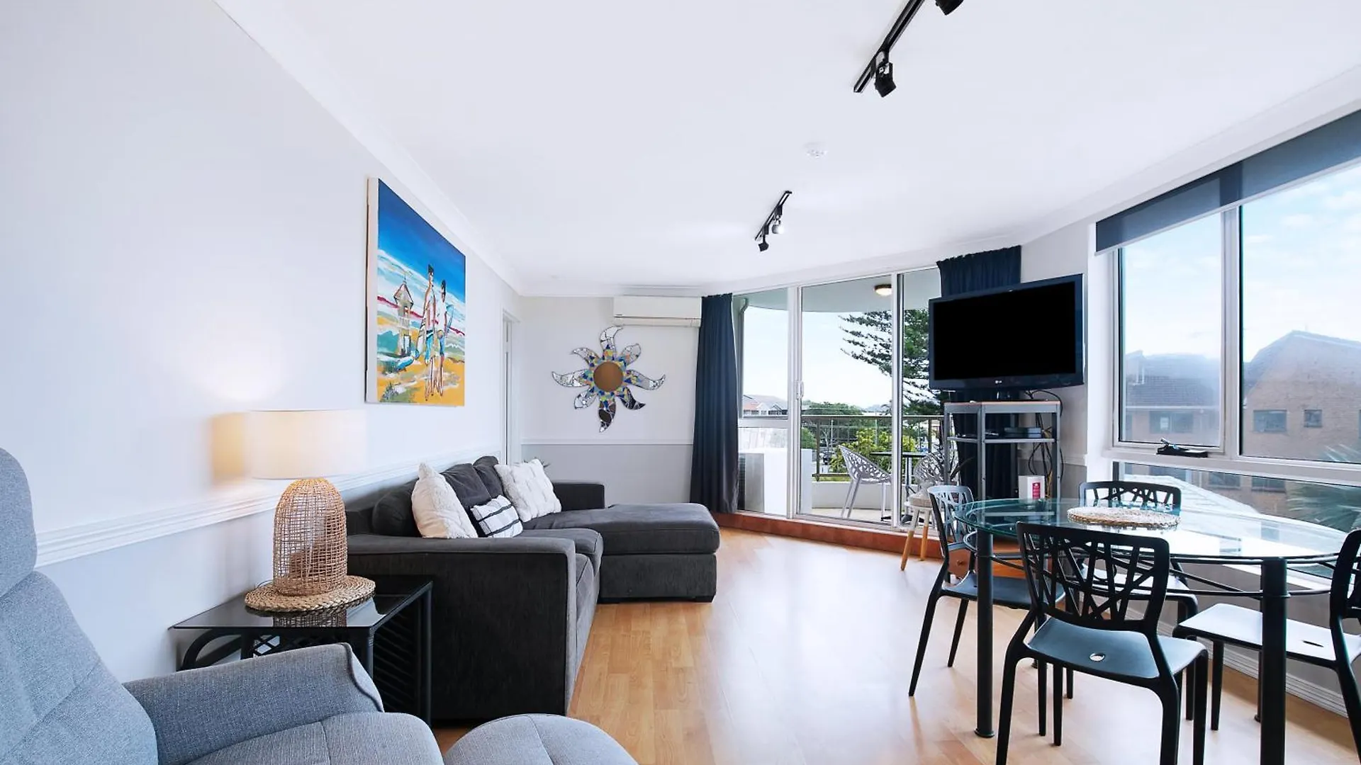 Apartment Seascape Sanctuary - Palm Resort-style Bliss *