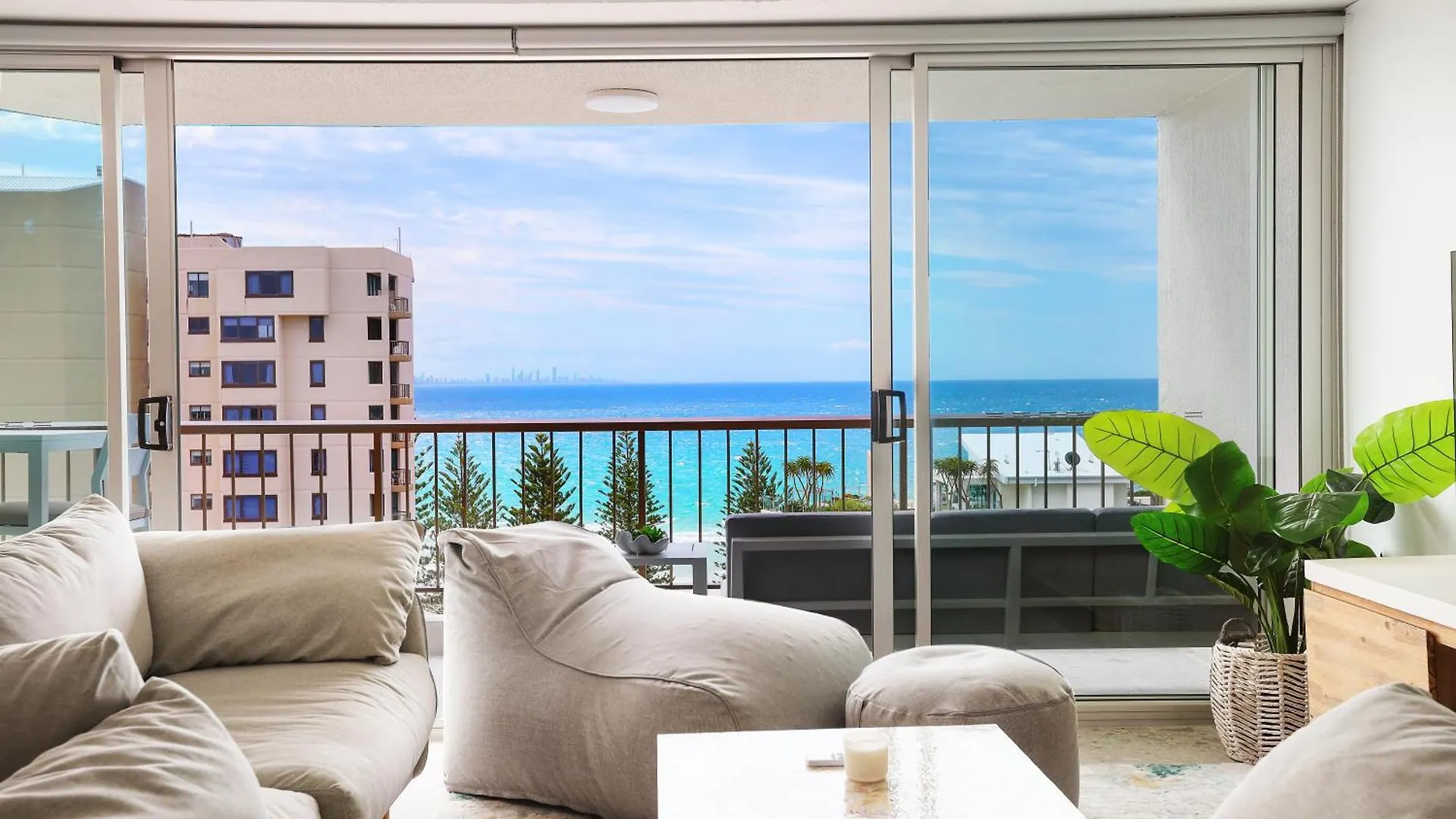 Rainbow Commodore Coolangatta Gold Coast