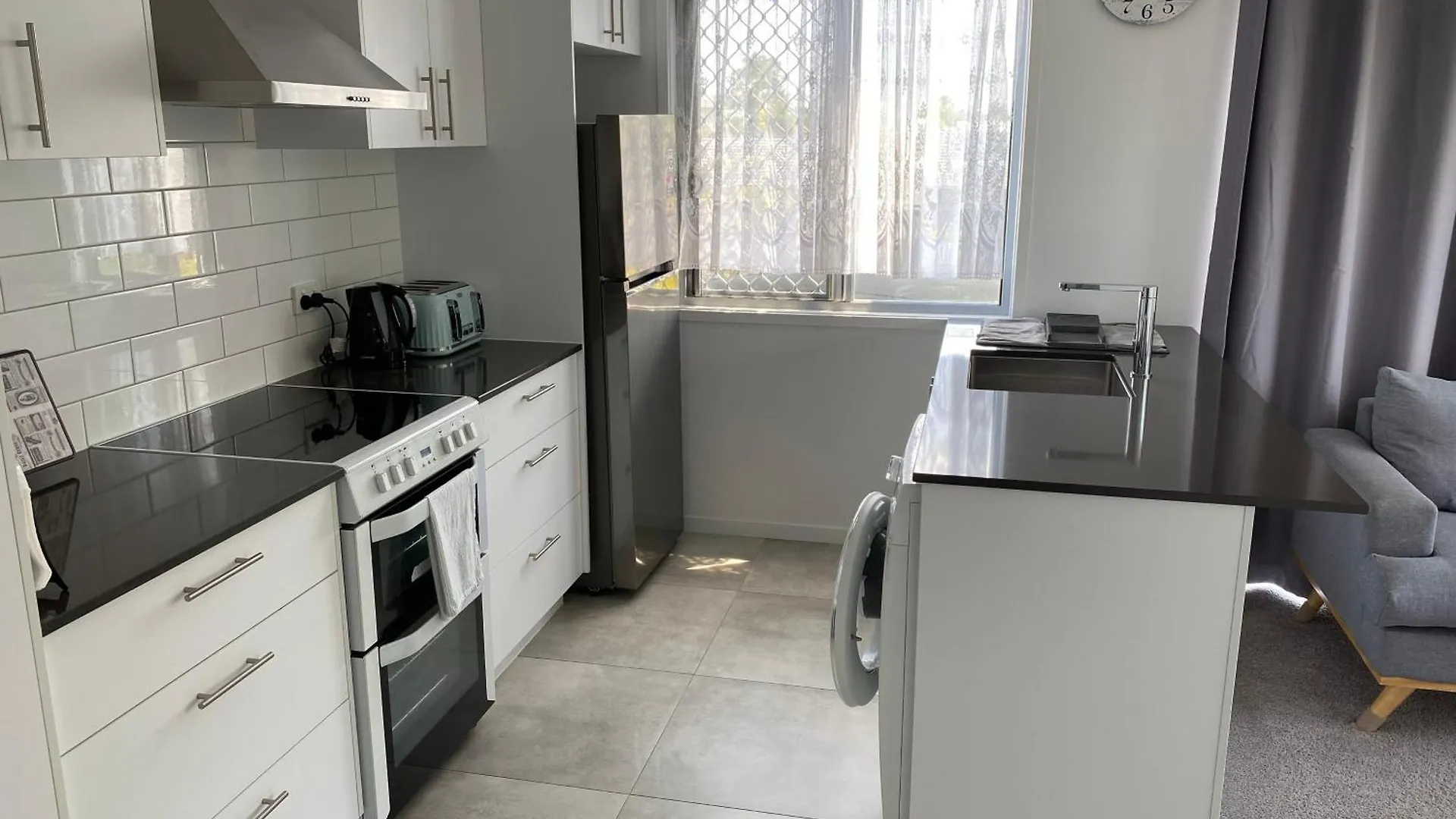 2bd Family Or Couple Upstairs Near Turf Club, Hota In Bundall 4*