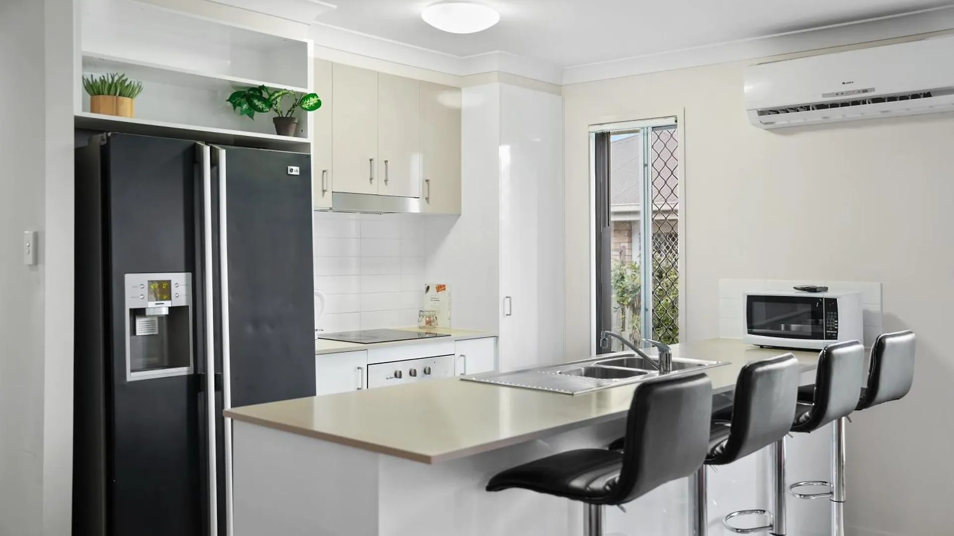 Apartment Comfy 5bdr 2bth *