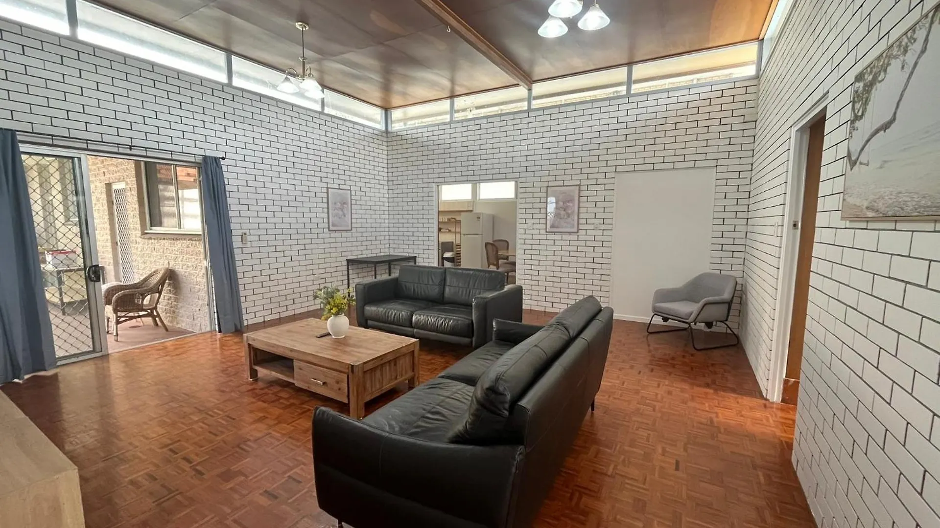 Browns Broadbeach Motel 3*