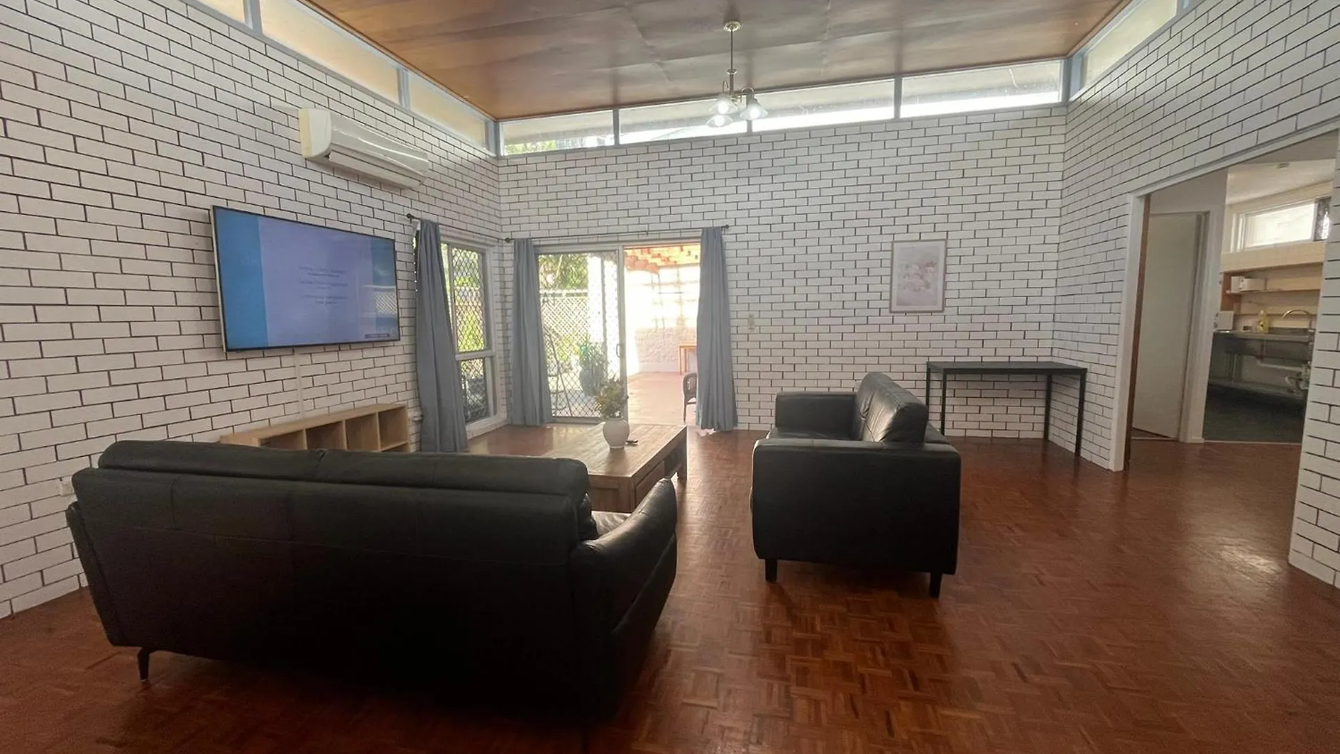 Browns Broadbeach Motel