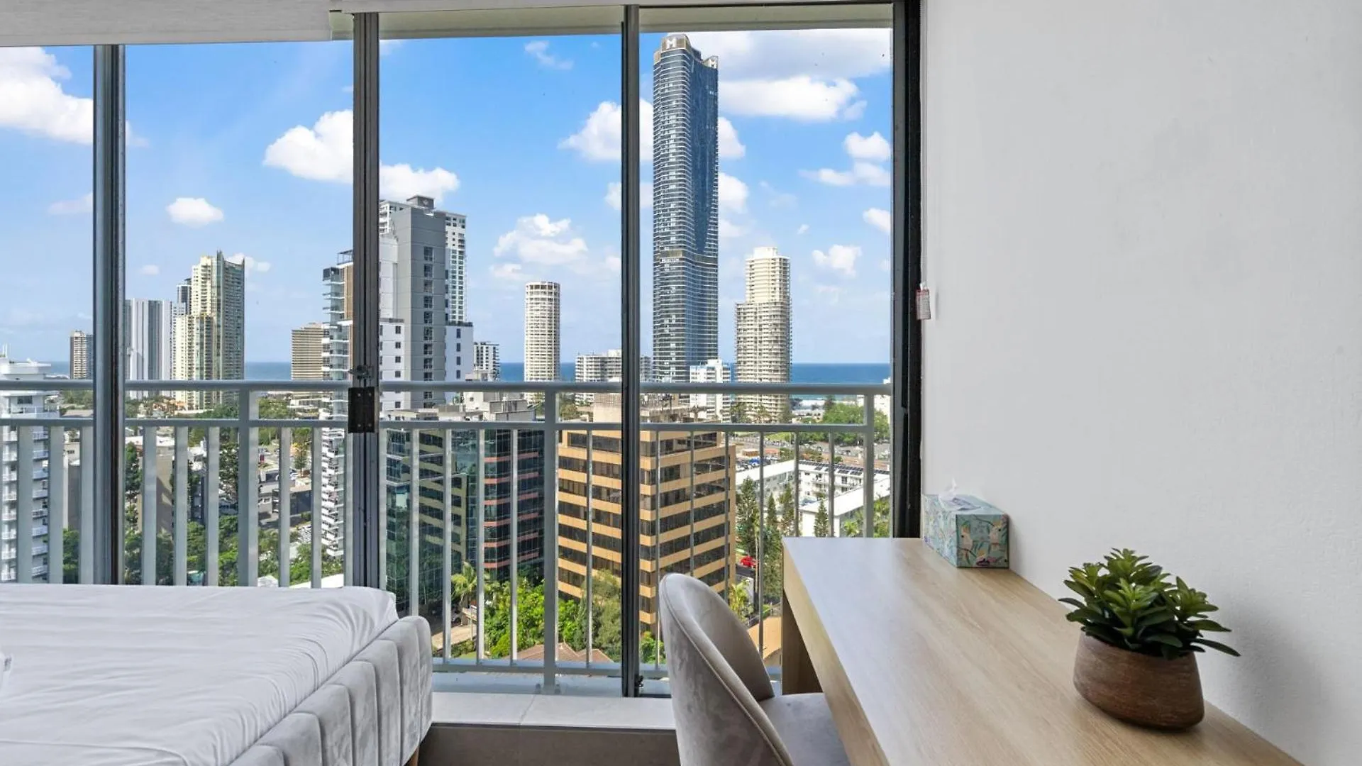 Ocean View Lux Retreat Apartment Gold Coast