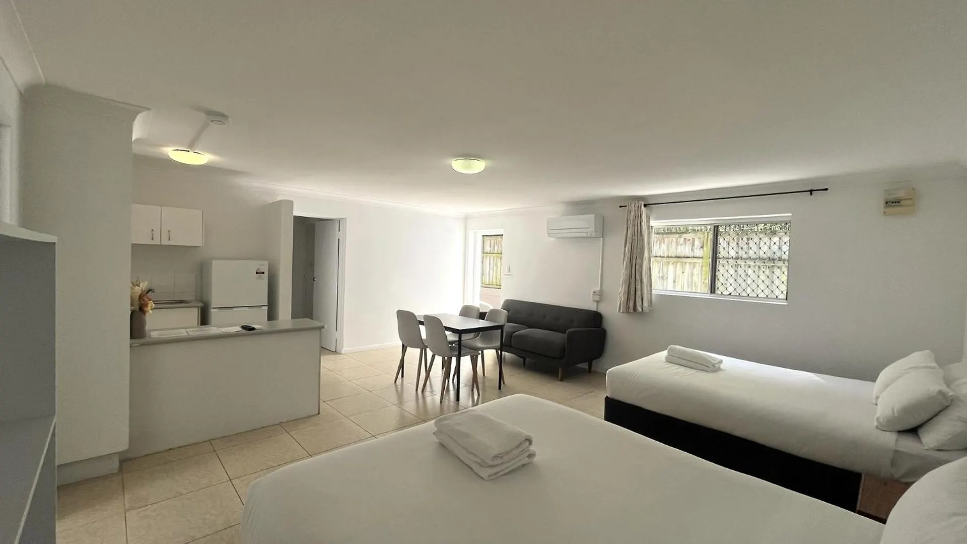 Browns Broadbeach Motel 3*