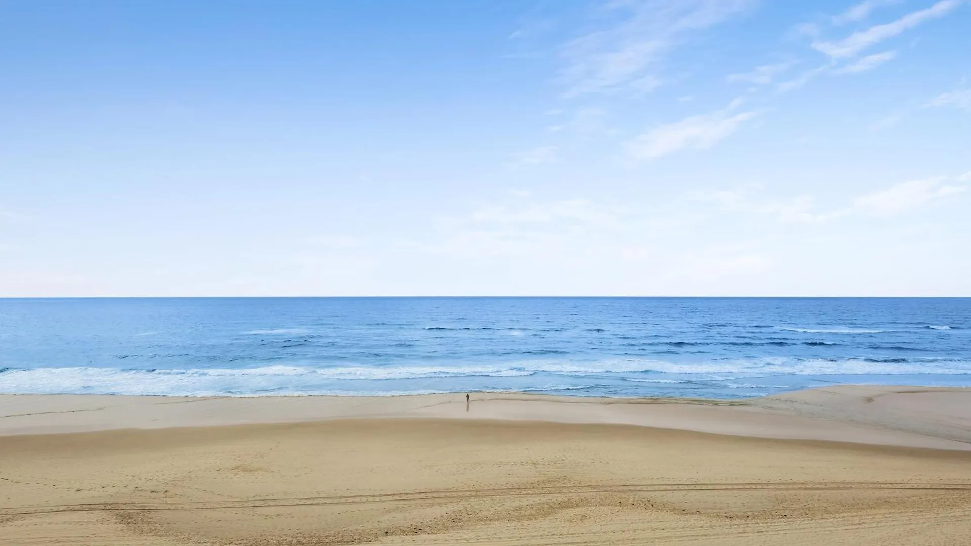 Foreshore Beachfront Aparthotel 3*