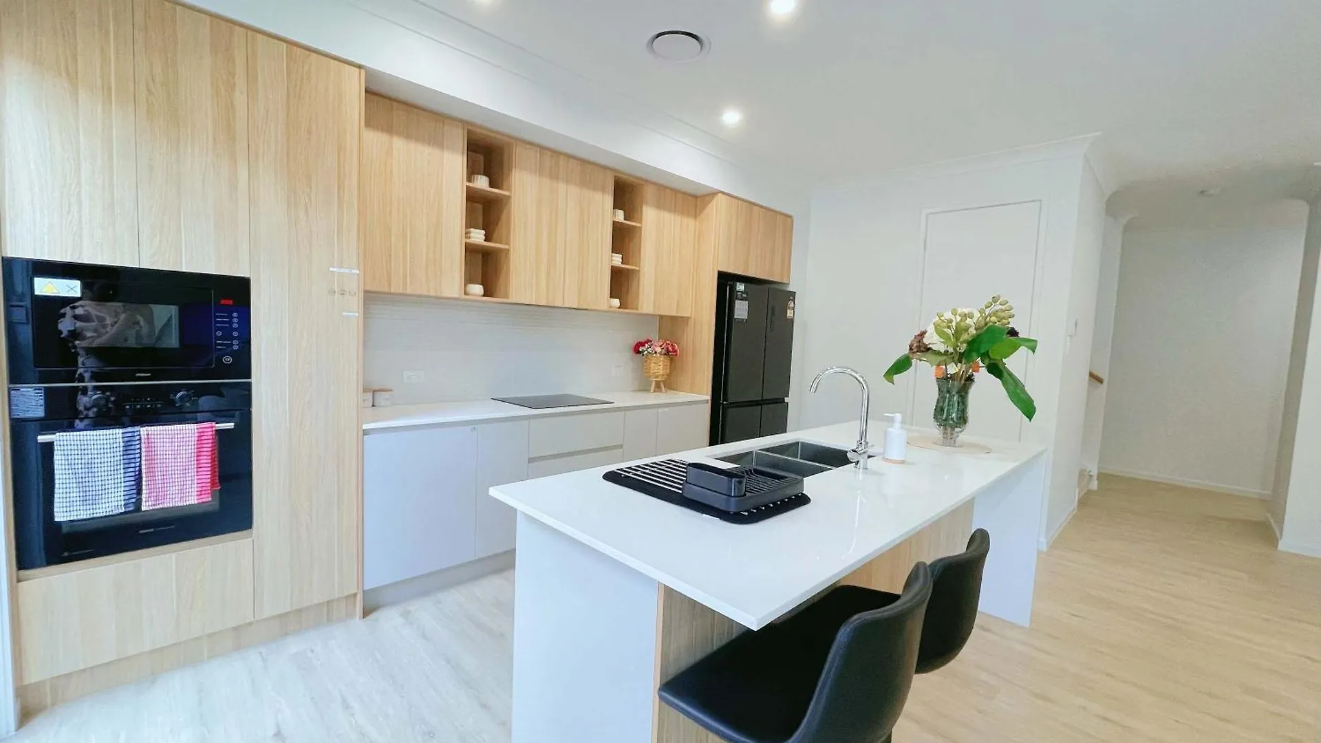 Holiday home Brand New 3br Modern Comfort Oasis Wifi Parking Gold Coast