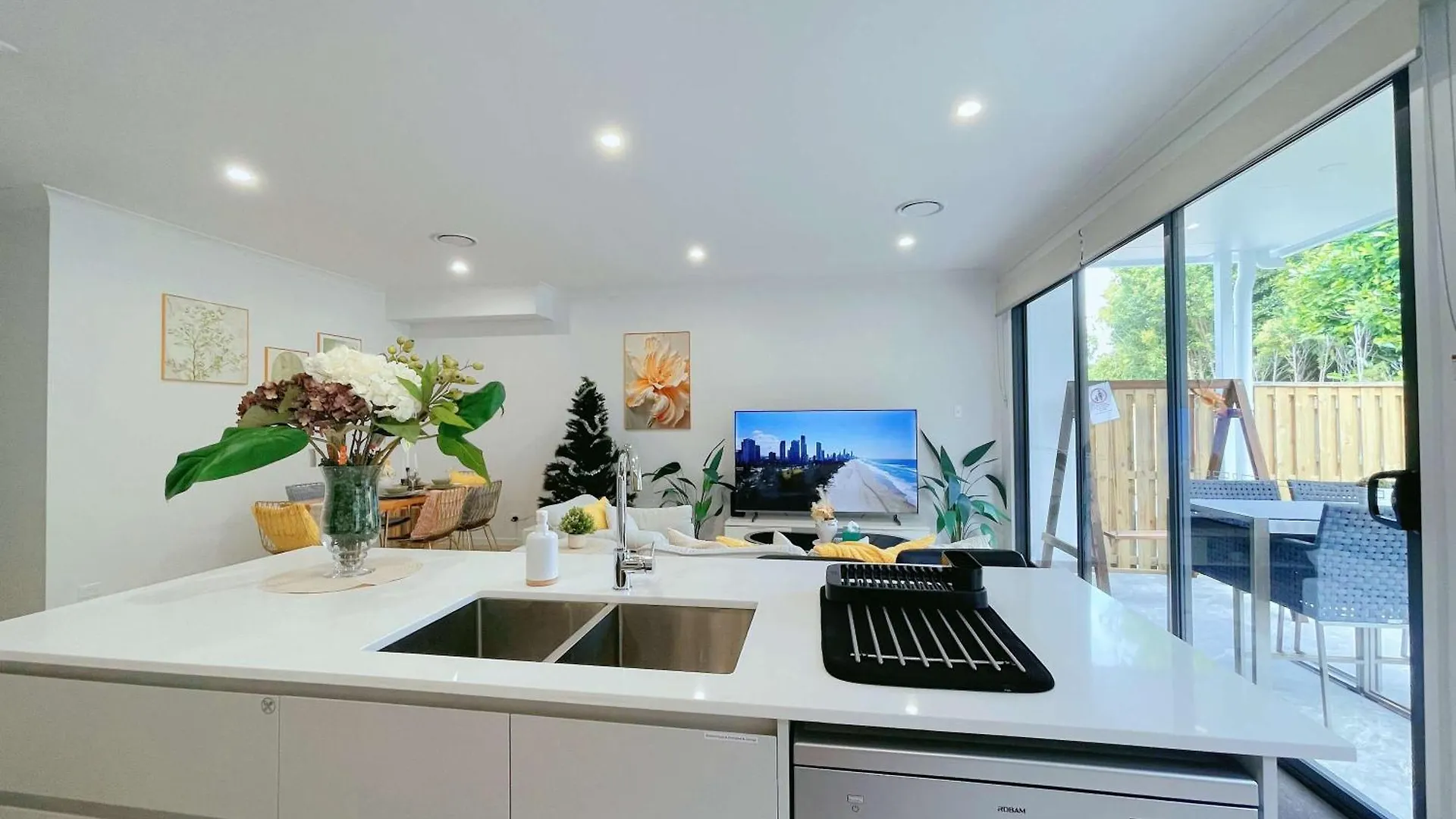 Holiday home Brand New 3br Modern Comfort Oasis Wifi Parking
