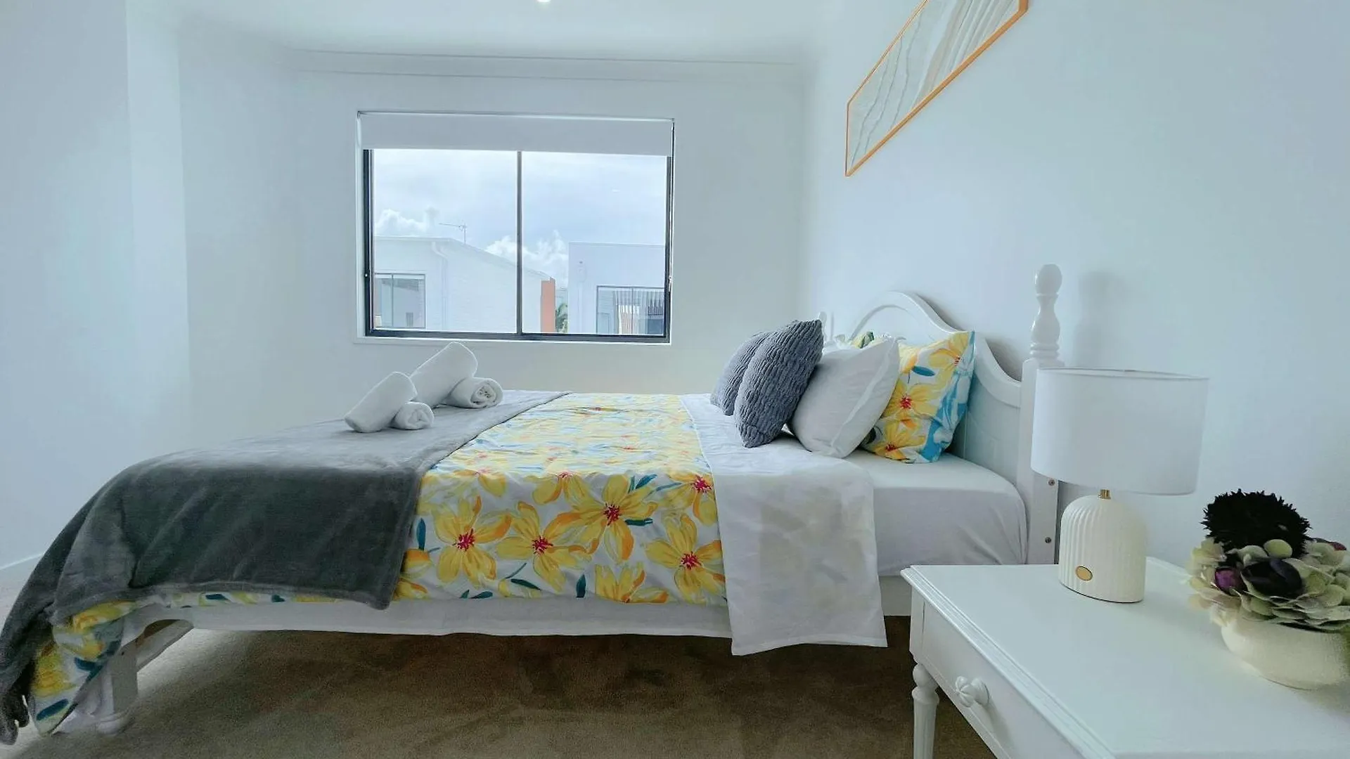 Holiday home Brand New 3br Modern Comfort Oasis Wifi Parking *