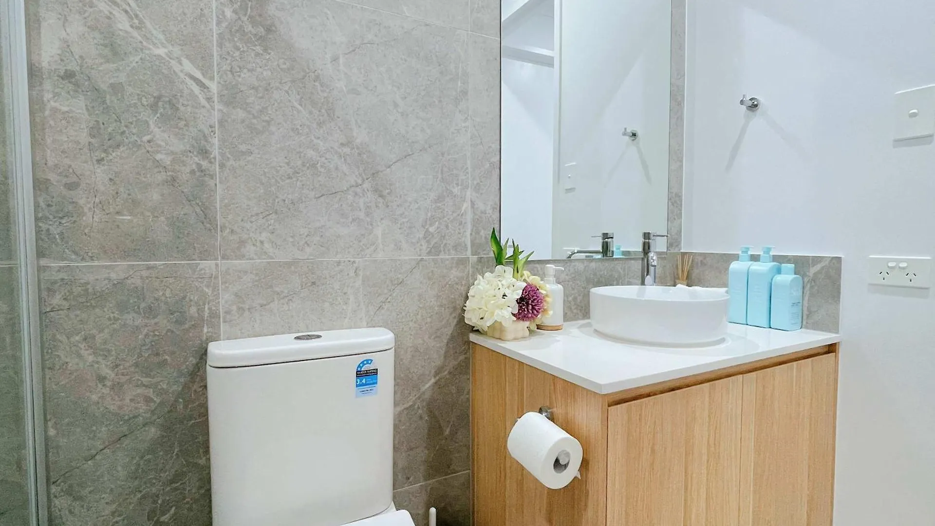 Holiday home Brand New 3br Modern Comfort Oasis Wifi Parking