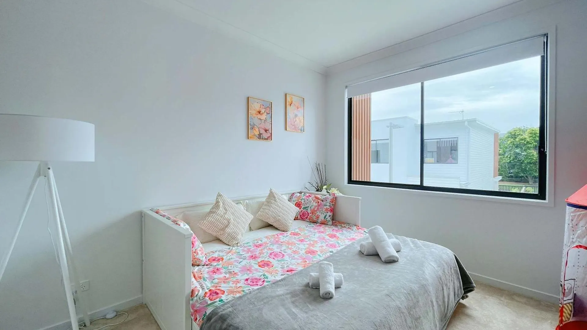 Holiday home Brand New 3br Modern Comfort Oasis Wifi Parking *