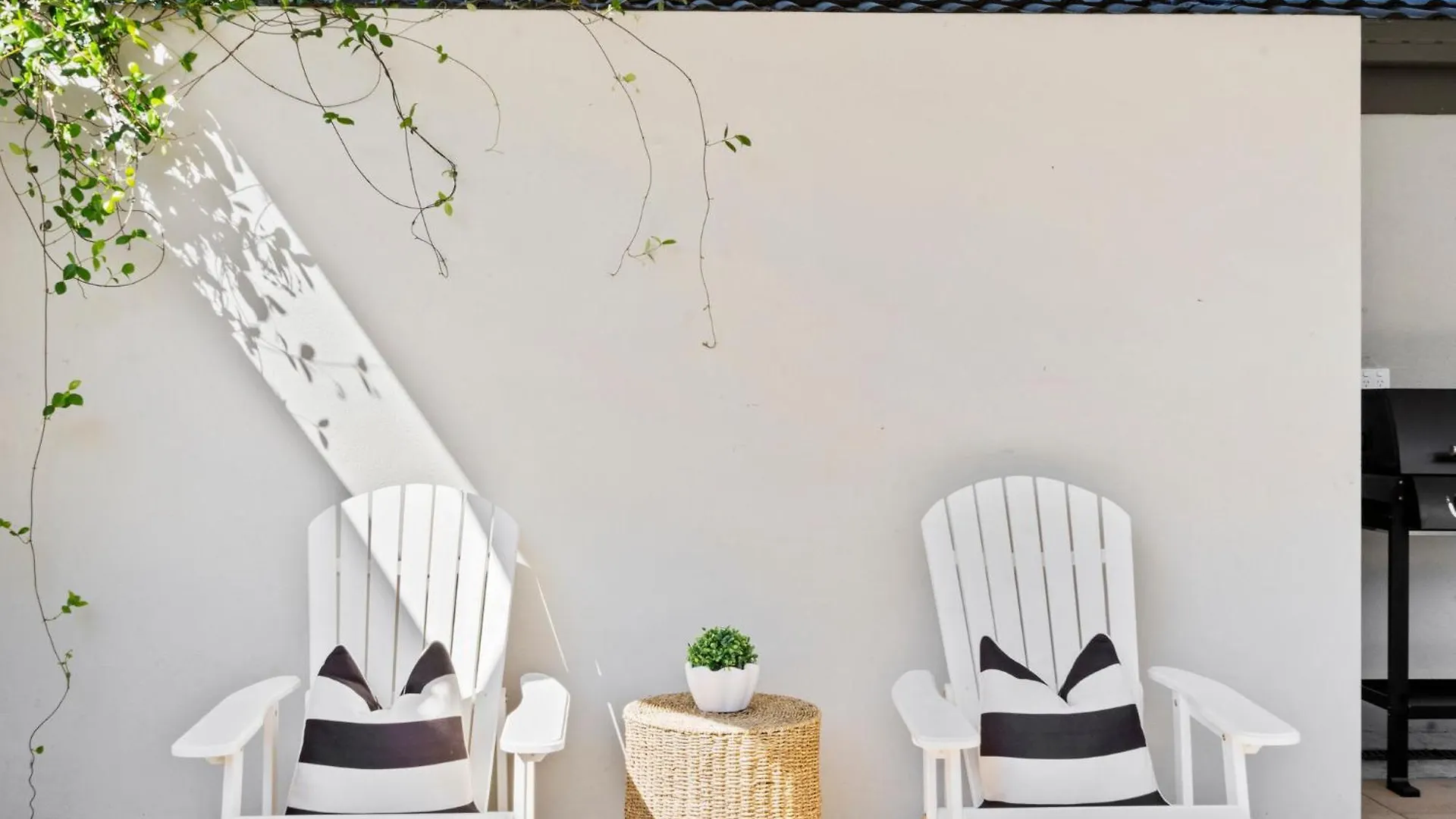 Villa Lux Waterfront Villa With Magnesium Spa - The Goldie *