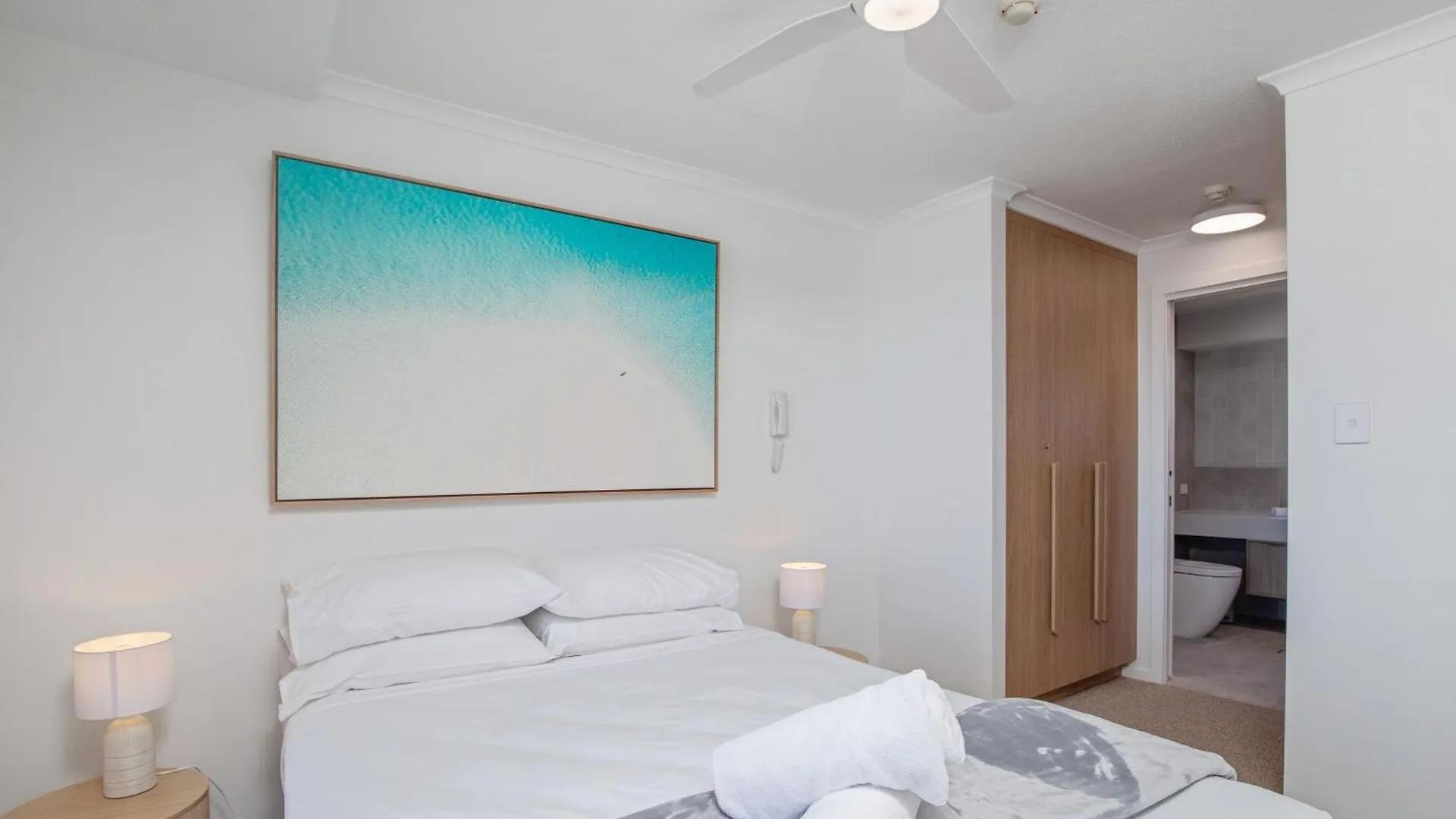 Crystal Beachfront Aparthotel 3*