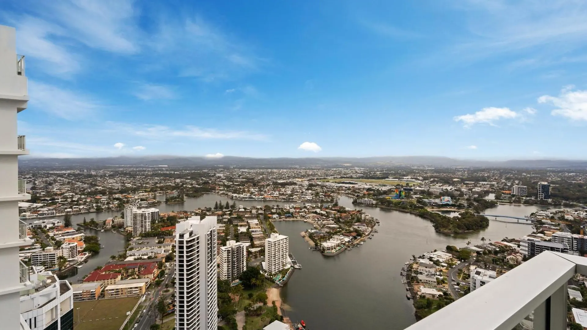 Circle On Cavill - Self Contained & Privately Managed - Wow Apartment Gold Coast