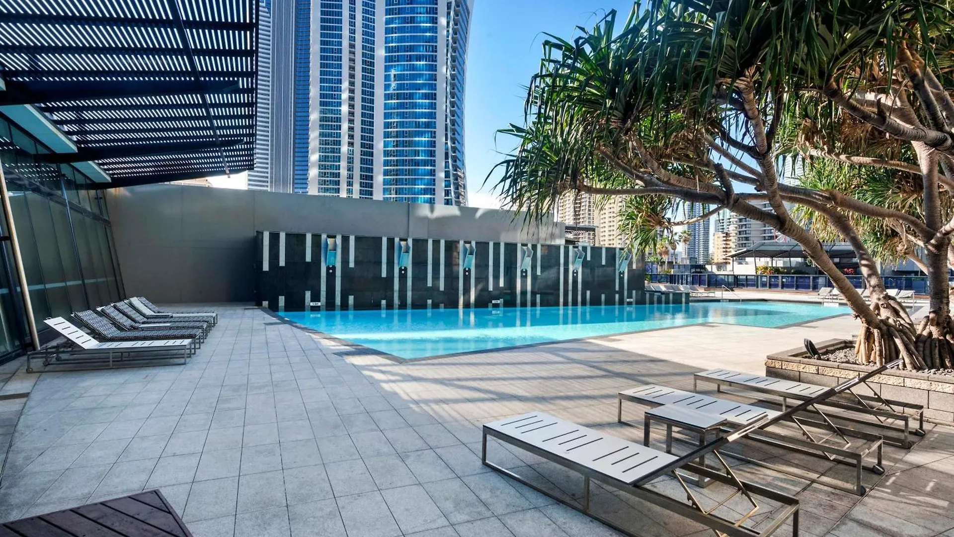 Circle On Cavill - Self Contained & Privately Managed - Wow Apartment *