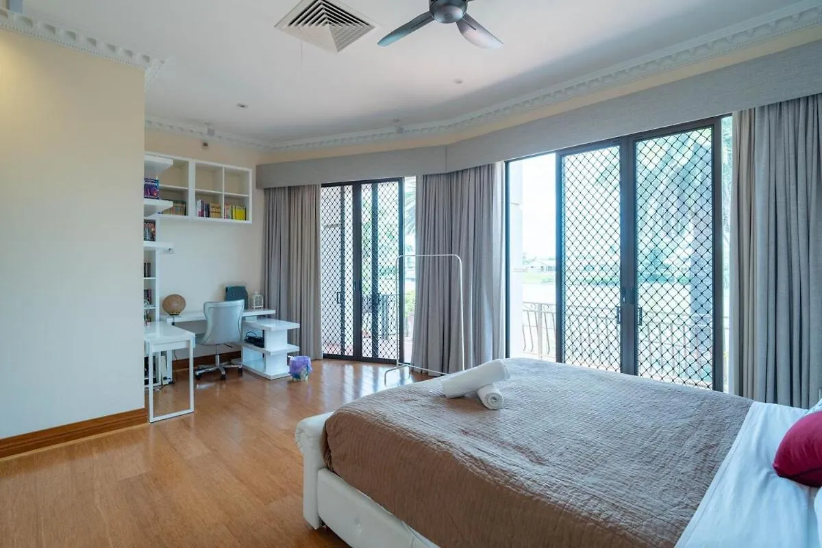 Lakeside Palm Villa *